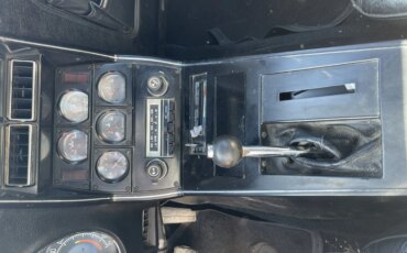 Chevrolet-Corvette-coupe-1977-4