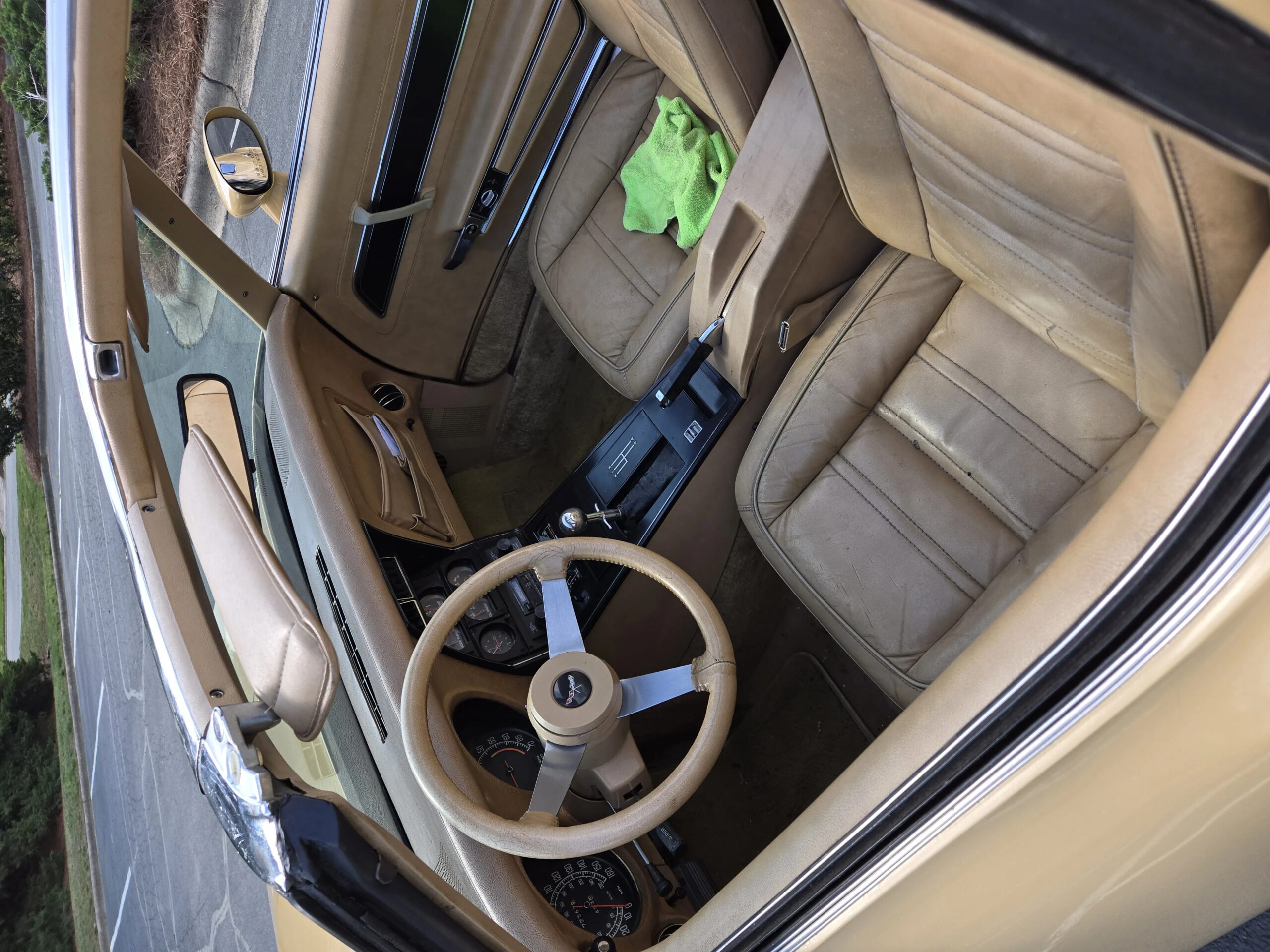 Chevrolet-Corvette-coupe-1977-Tan-Tan-2