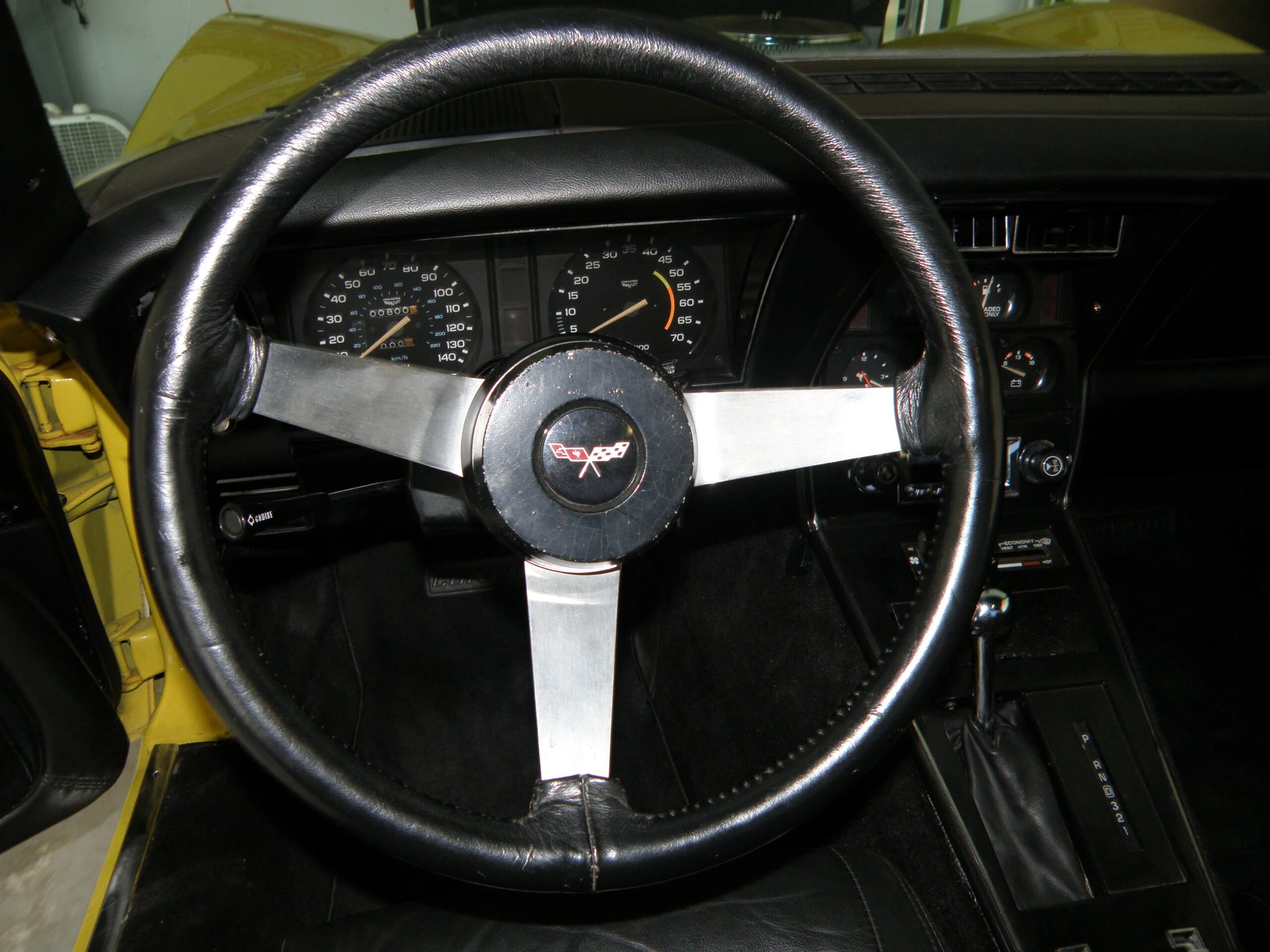 Chevrolet-Corvette-coupe-1979-Yellow-Black-10