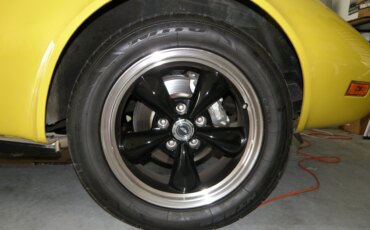 Chevrolet-Corvette-coupe-1979-Yellow-Black-22