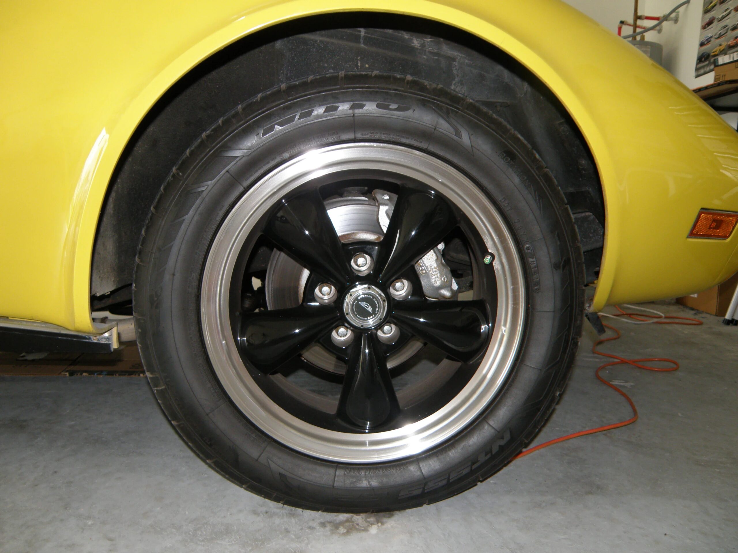 Chevrolet-Corvette-coupe-1979-Yellow-Black-22