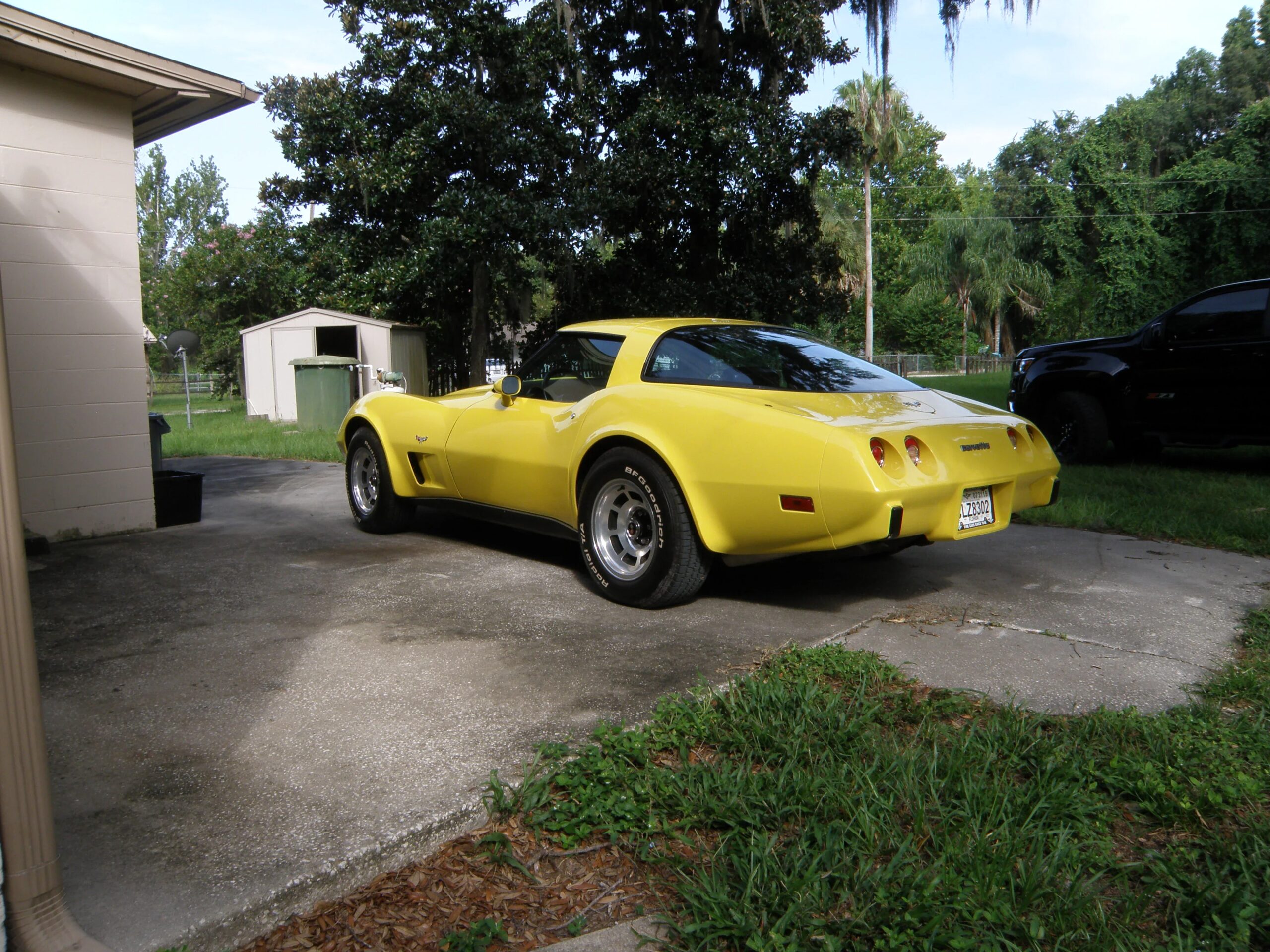 Chevrolet-Corvette-coupe-1979-Yellow-Black-24