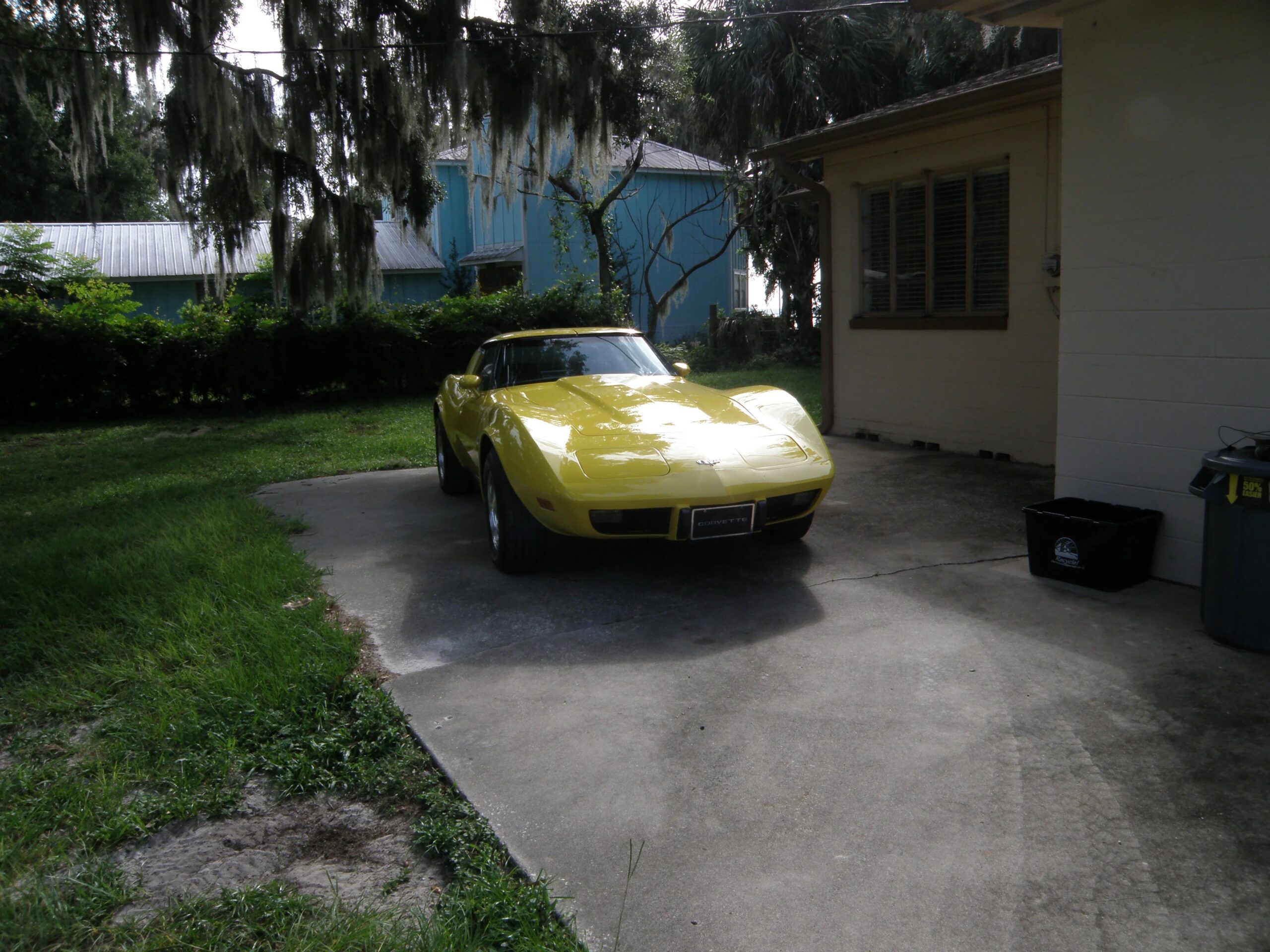 Chevrolet-Corvette-coupe-1979-Yellow-Black-27