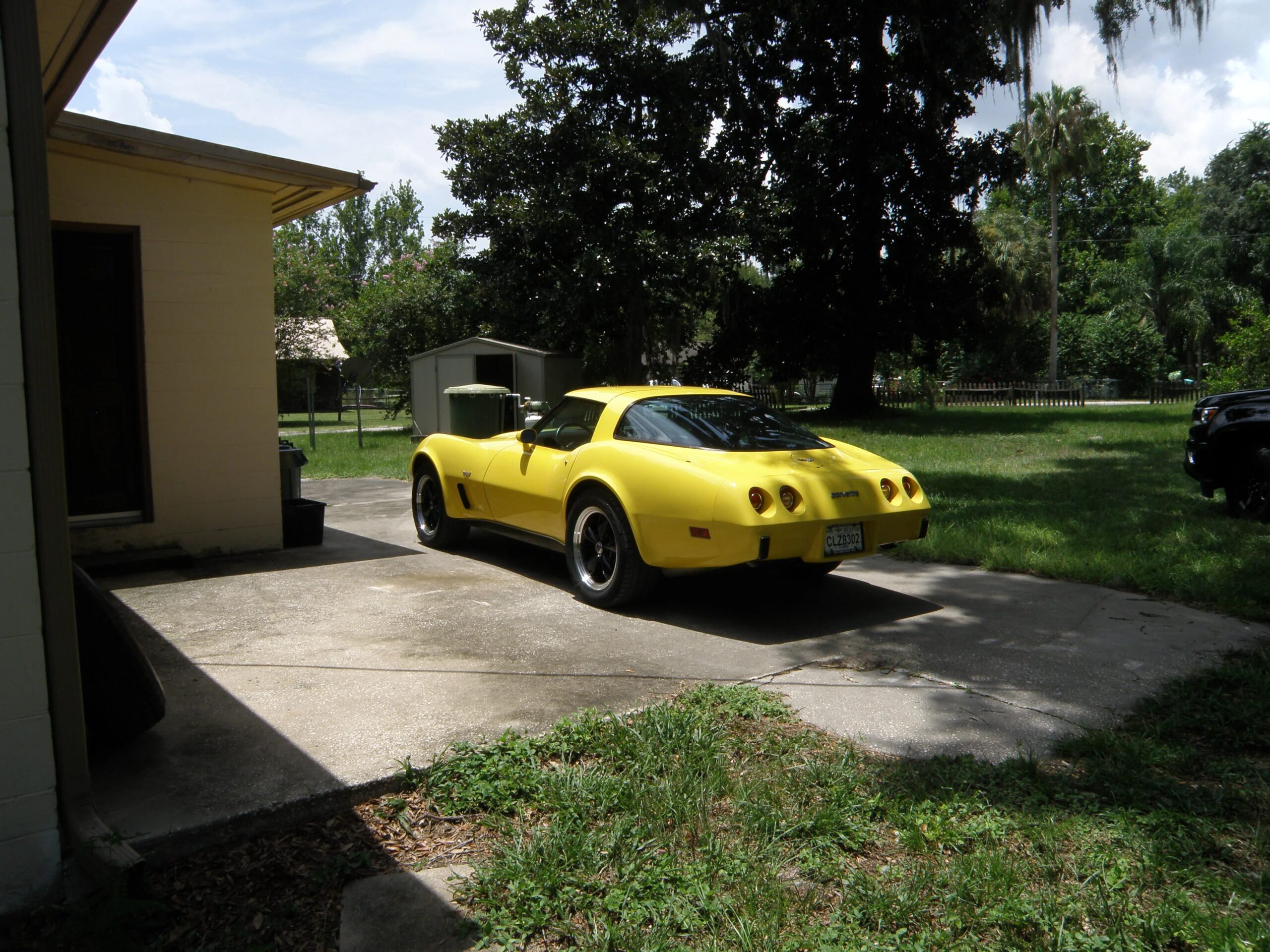 Chevrolet-Corvette-coupe-1979-Yellow-Black-3