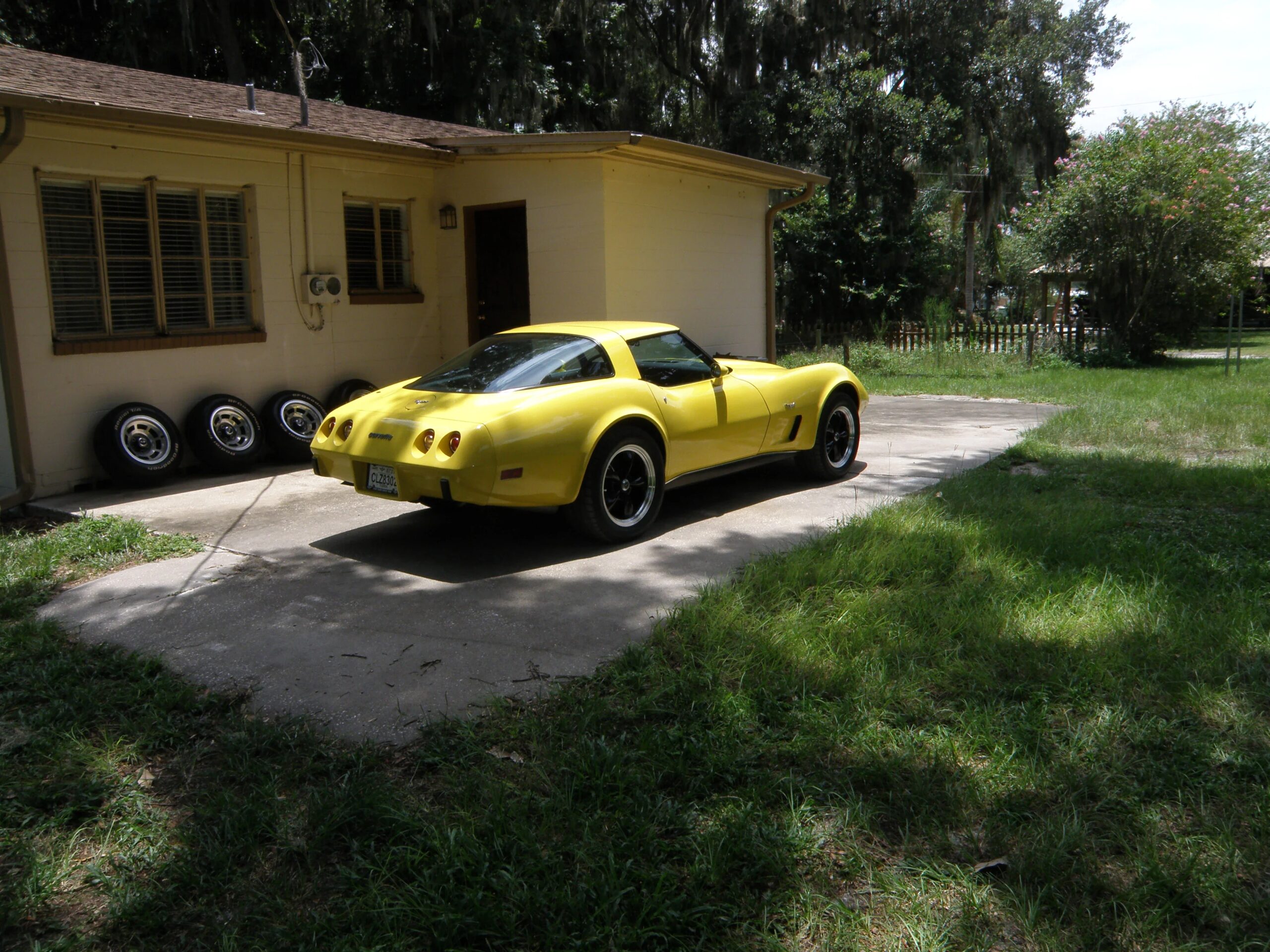 Chevrolet-Corvette-coupe-1979-Yellow-Black-4