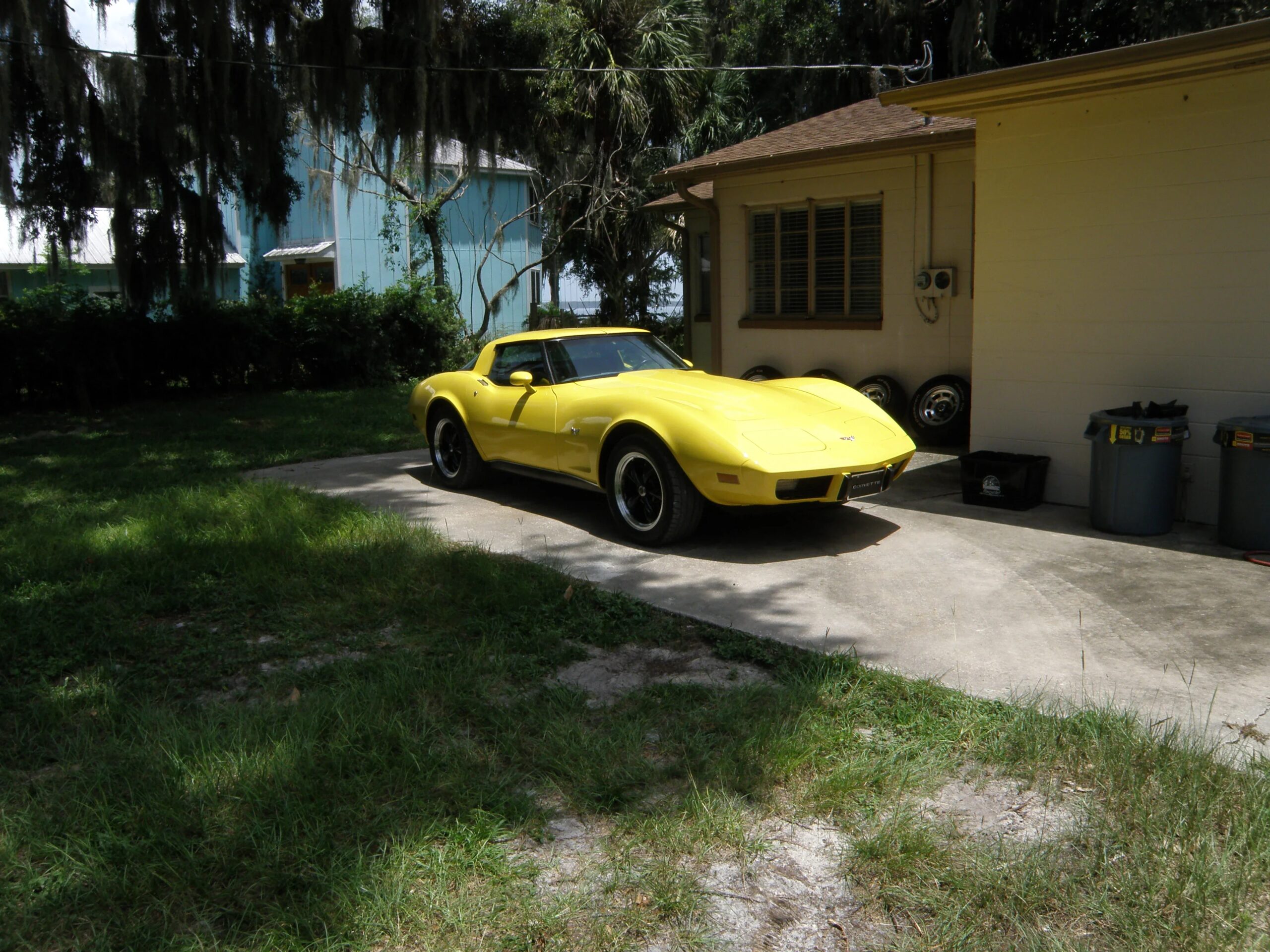 Chevrolet-Corvette-coupe-1979-Yellow-Black-6