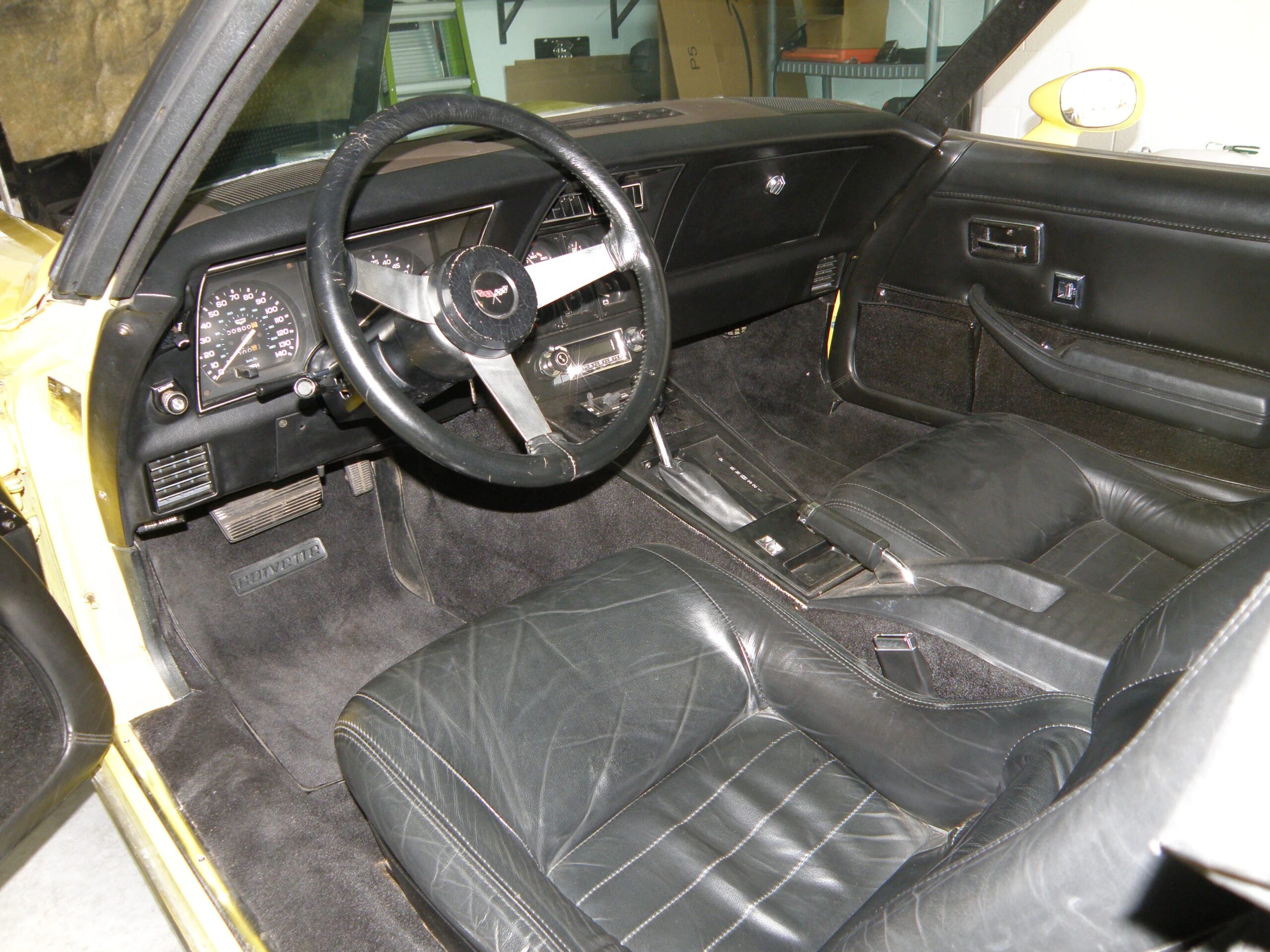 Chevrolet-Corvette-coupe-1979-Yellow-Black-9