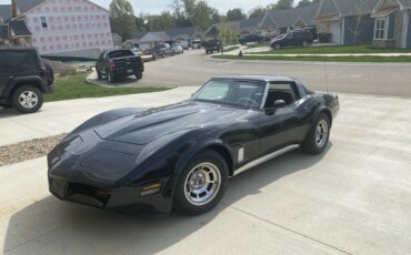 Chevrolet-Corvette-coupe-1980-Black-Off-White-1