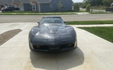 Chevrolet-Corvette-coupe-1980-Black-Off-White