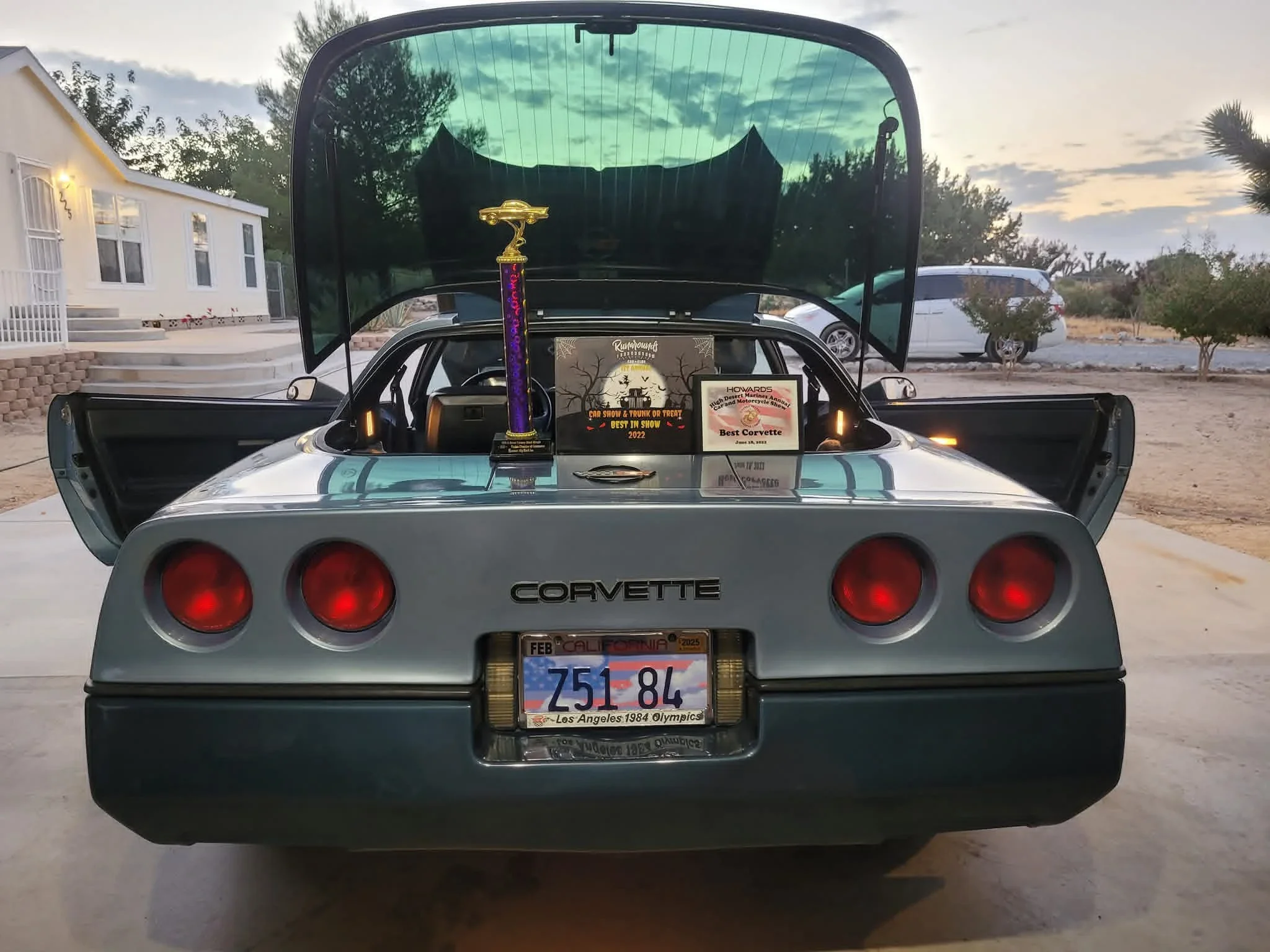 Chevrolet-Corvette-coupe-1984-19