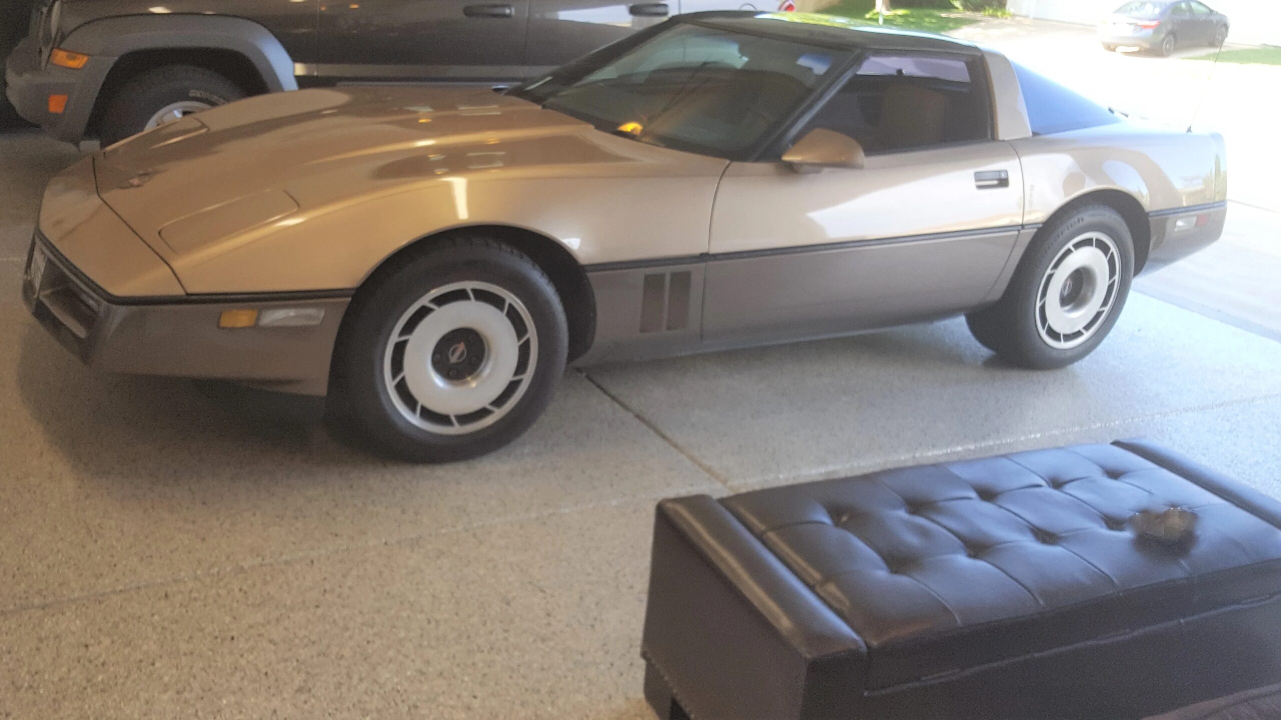 Chevrolet-Corvette-coupe-1984-Custom-Tan-1