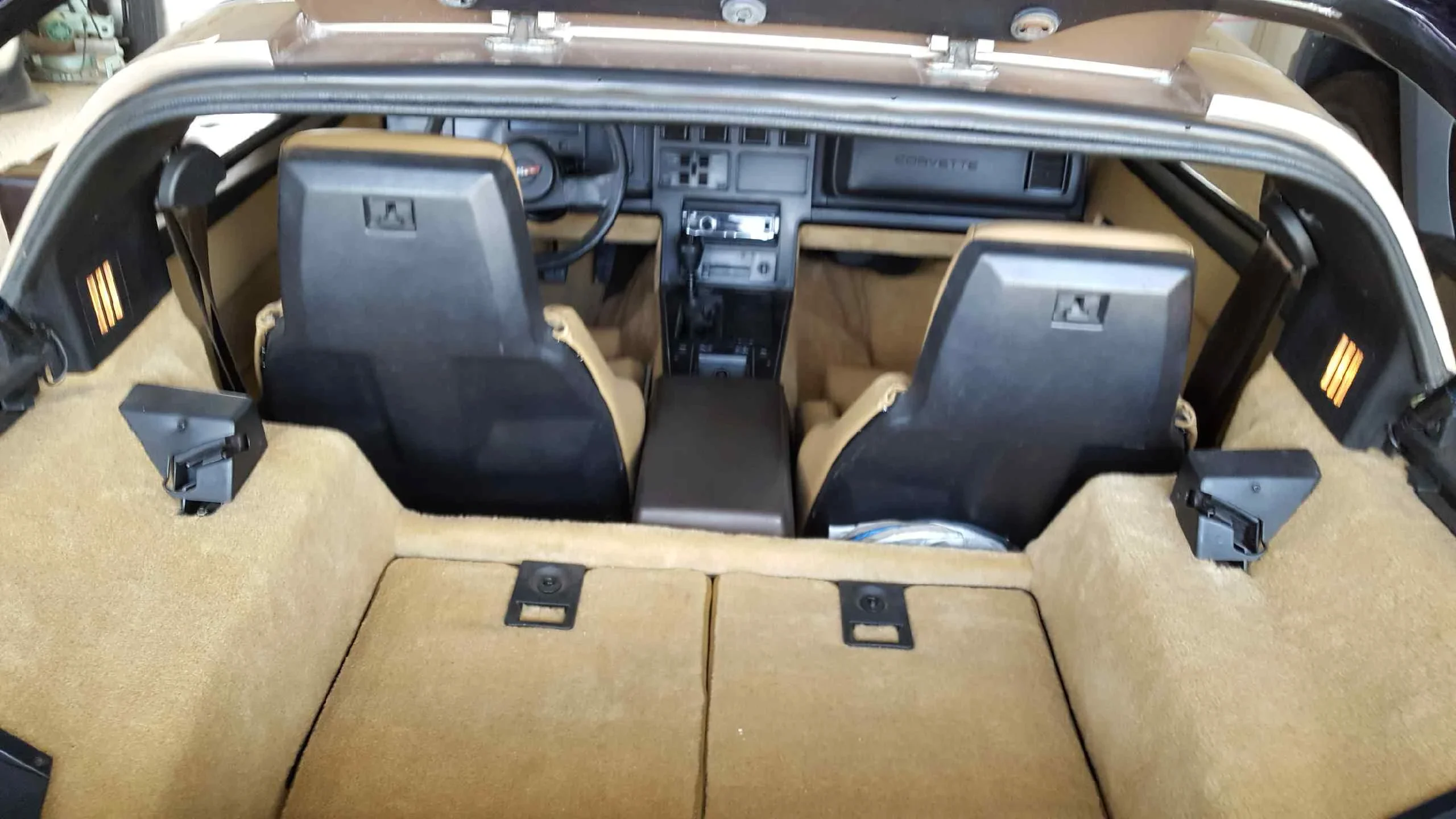 Chevrolet-Corvette-coupe-1984-Custom-Tan-2