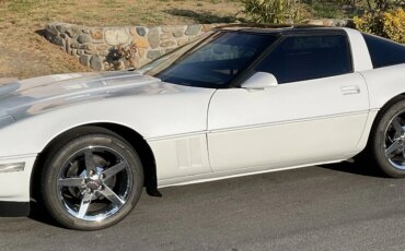 Chevrolet-Corvette-coupe-1984-White-Red-2