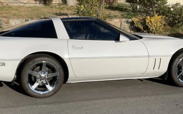 Chevrolet-Corvette-coupe-1984-White-Red