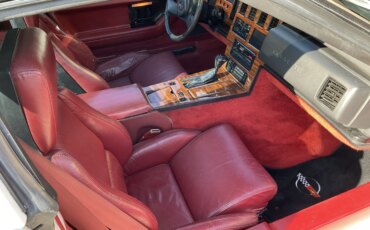 Chevrolet-Corvette-coupe-1984-White-Red-4