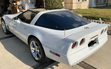 Chevrolet-Corvette-coupe-1984-White-Red-6