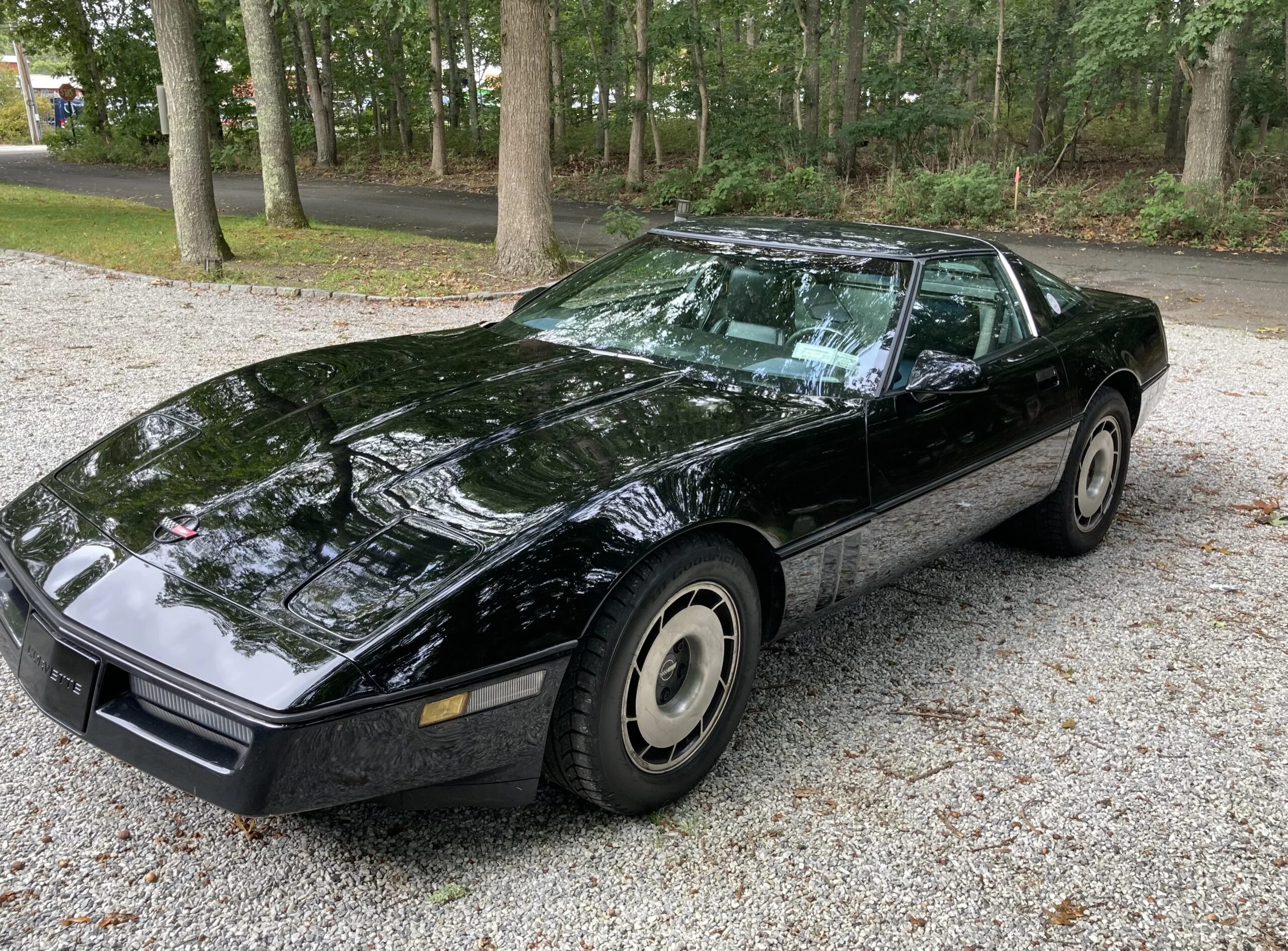 Chevrolet-Corvette-coupe-1985-Black-Black-1