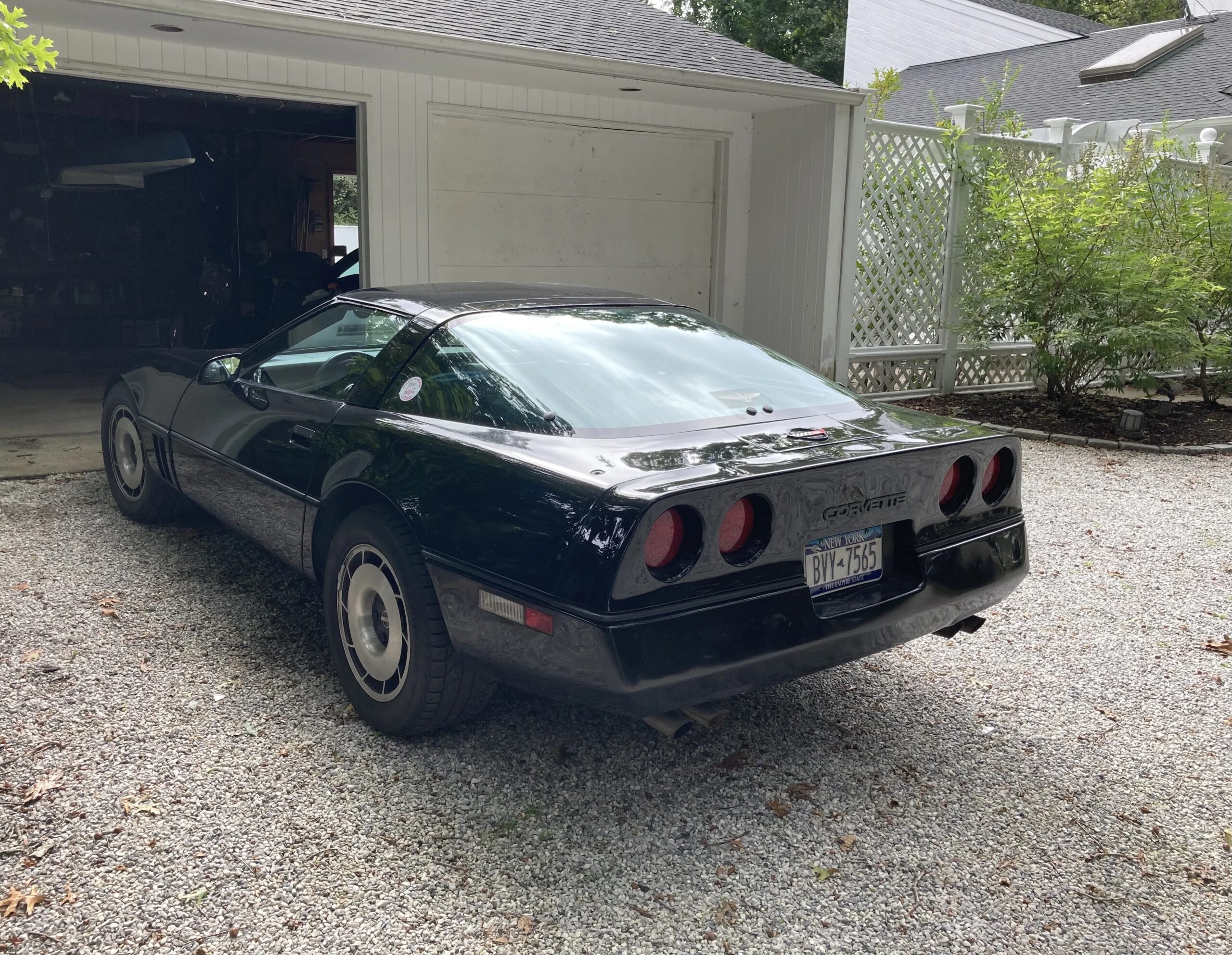 Chevrolet-Corvette-coupe-1985-Black-Black-3