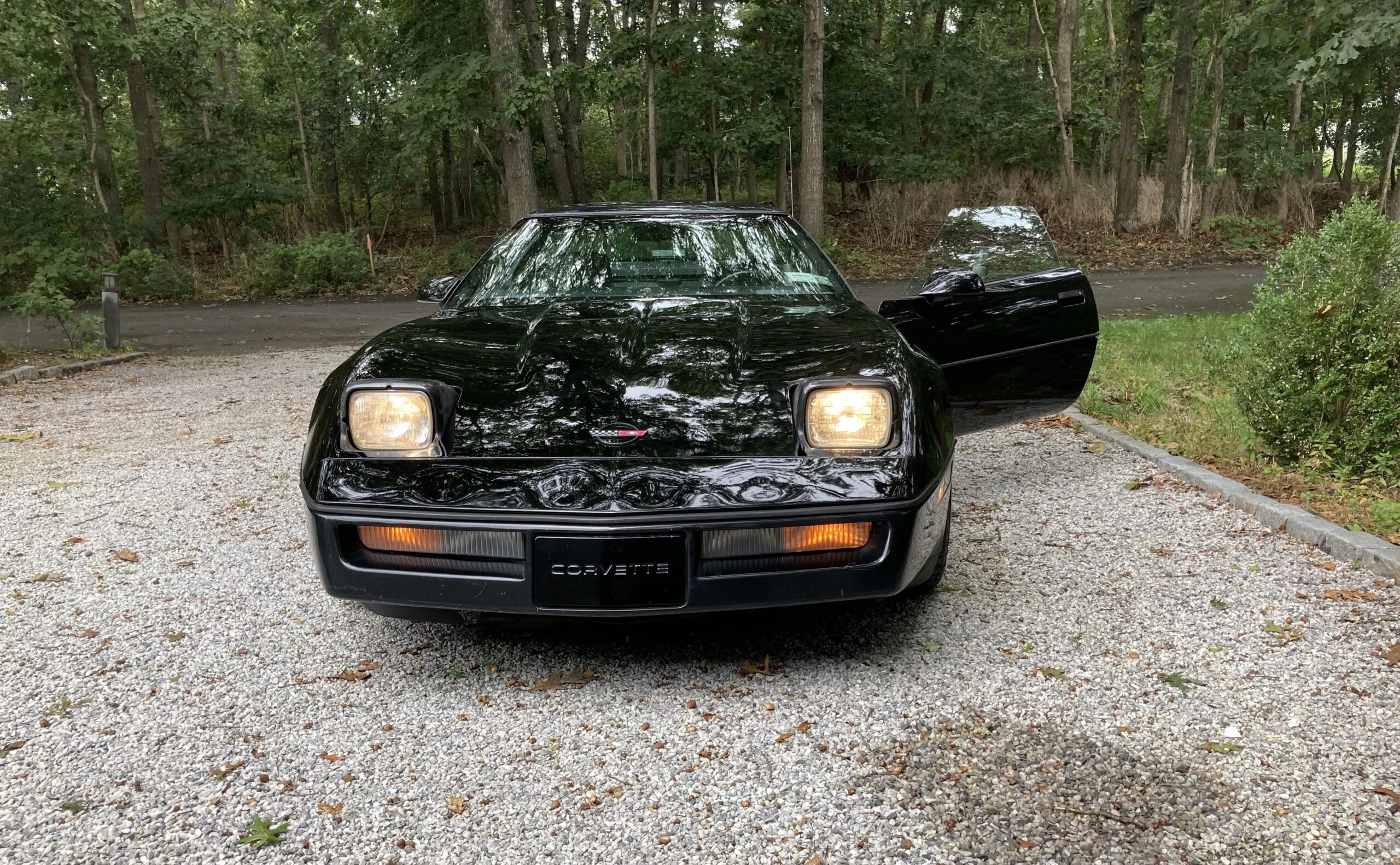 Chevrolet-Corvette-coupe-1985-Black-Black-4