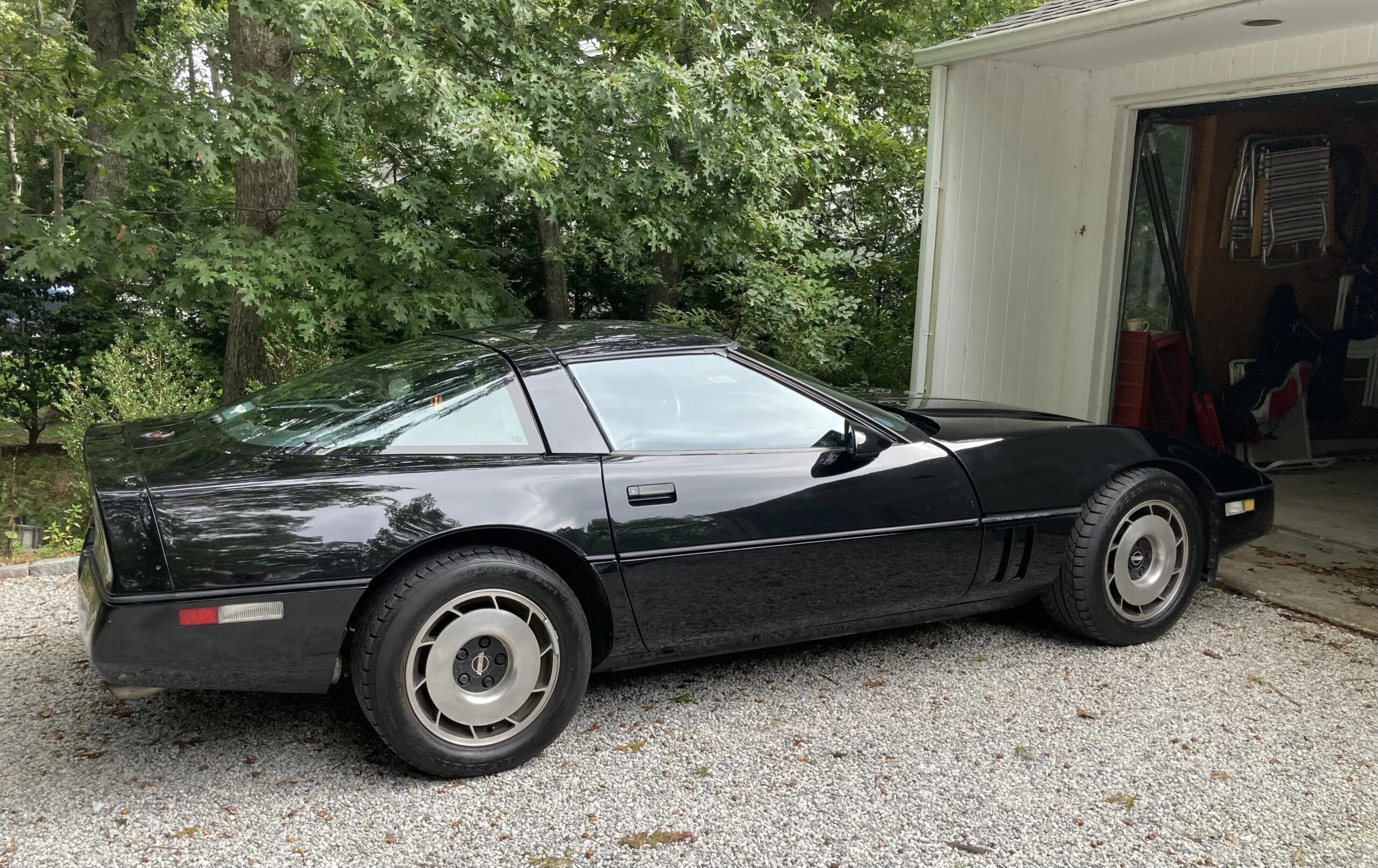 Chevrolet-Corvette-coupe-1985-Black-Black-5
