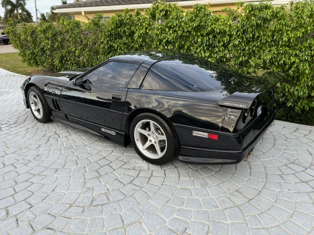 Chevrolet-Corvette-coupe-1985-Black-Gray-1