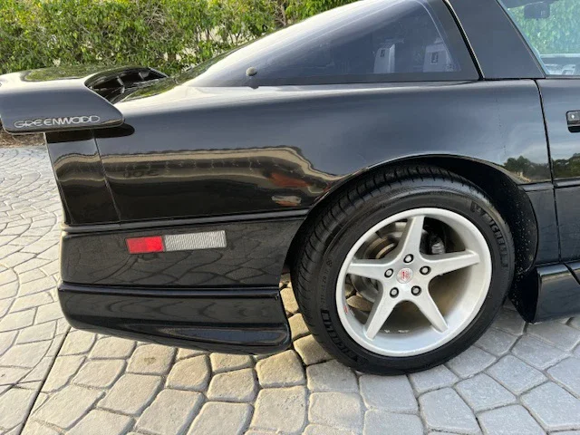 Chevrolet-Corvette-coupe-1985-Black-Gray-4