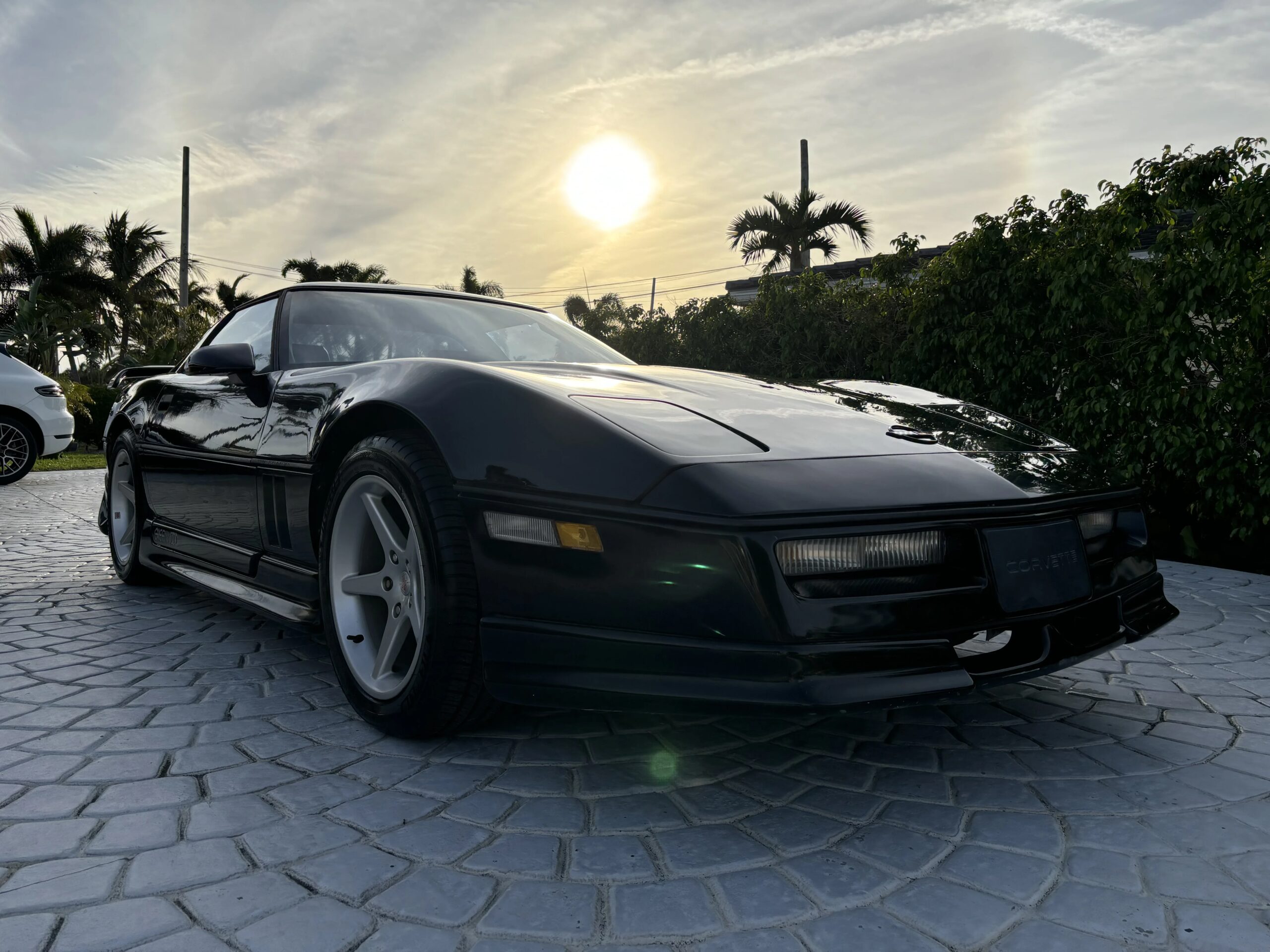 Chevrolet-Corvette-coupe-1985-Black-Gray-5