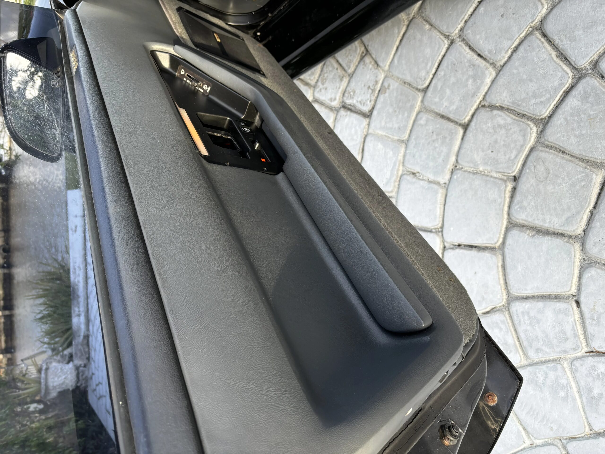 Chevrolet-Corvette-coupe-1985-Black-Gray-6