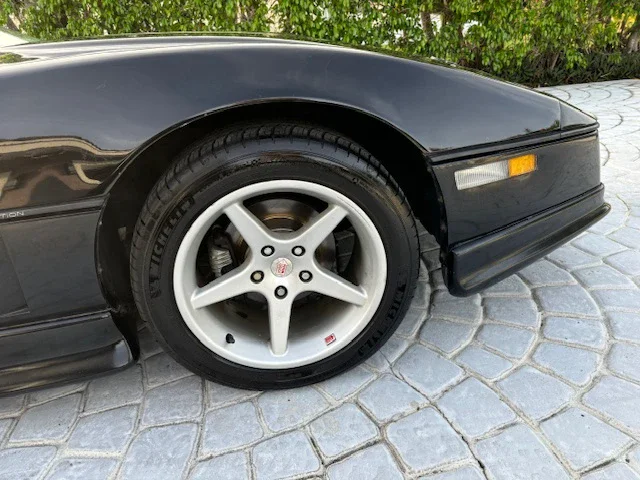 Chevrolet-Corvette-coupe-1985-Black-Gray-7