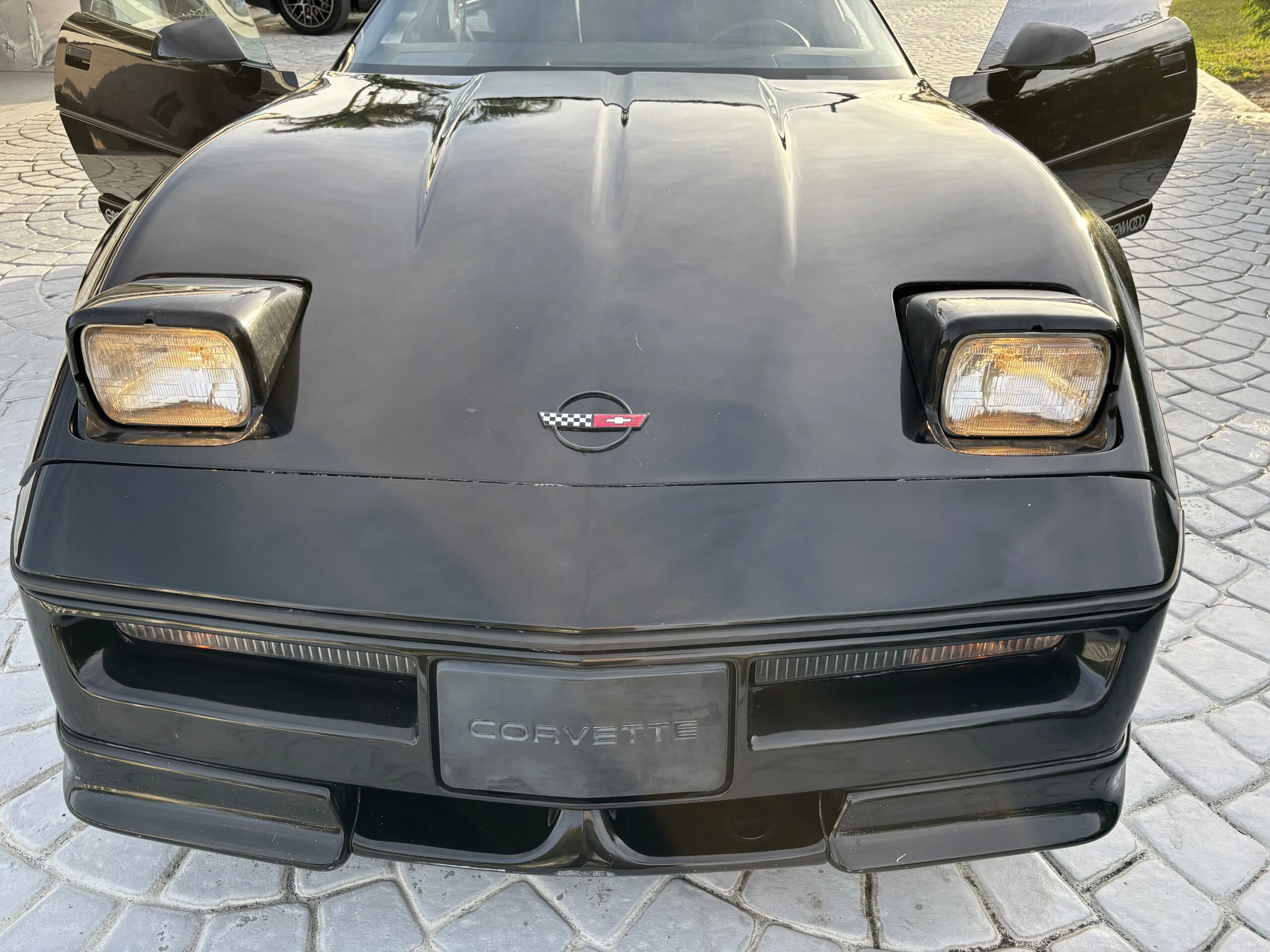 Chevrolet-Corvette-coupe-1985-Black-Gray-7