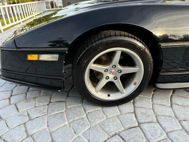 Chevrolet-Corvette-coupe-1985-Black-Gray-9