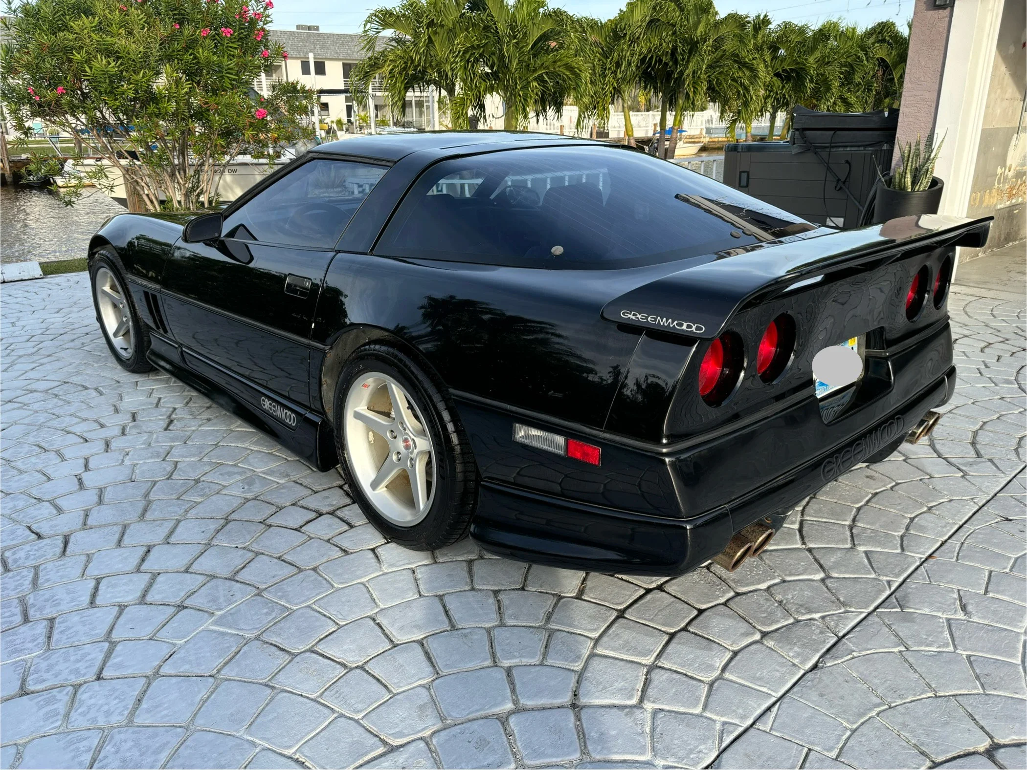 Chevrolet-Corvette-coupe-1985-Black-Gray