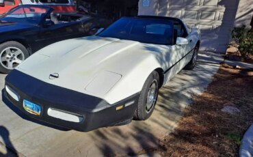 Chevrolet-Corvette-coupe-1985-White-Beige-1
