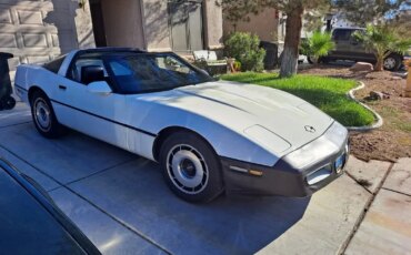 Chevrolet-Corvette-coupe-1985-White-Beige-2