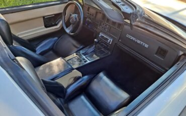 Chevrolet-Corvette-coupe-1985-White-Beige-3