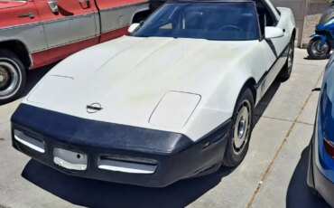Chevrolet-Corvette-coupe-1985-White-Beige