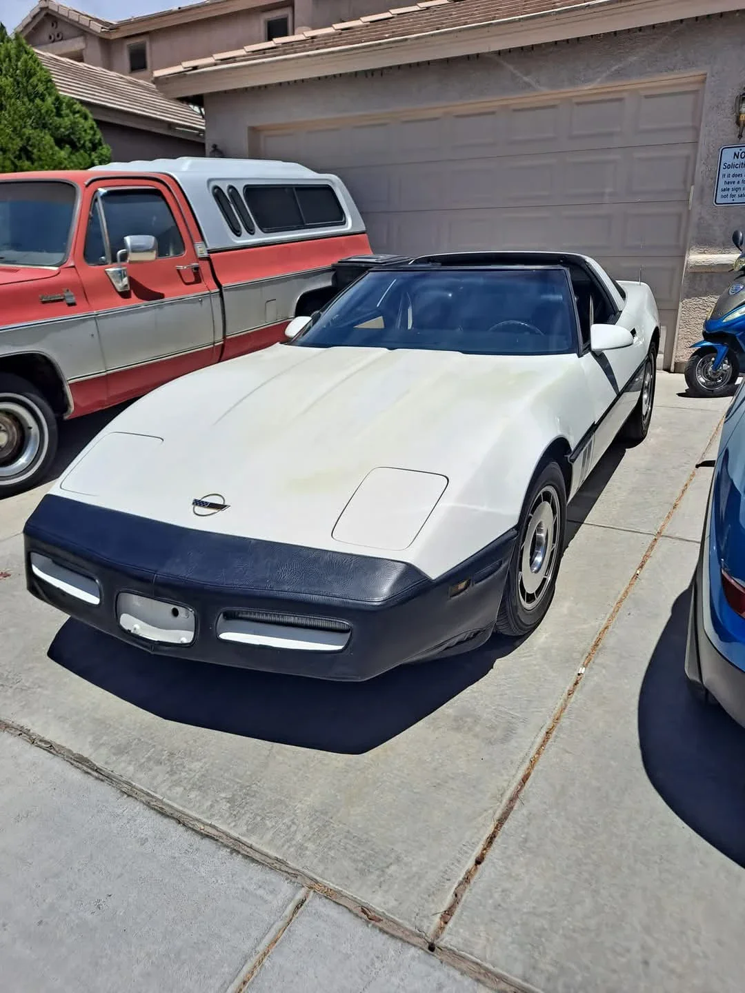 Chevrolet-Corvette-coupe-1985-White-Beige