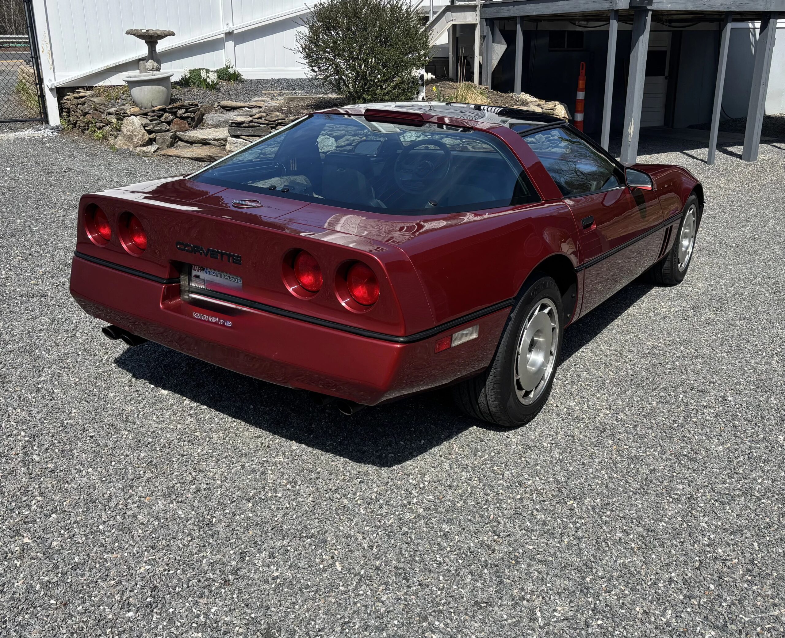 Chevrolet-Corvette-coupe-1987-Red-Black