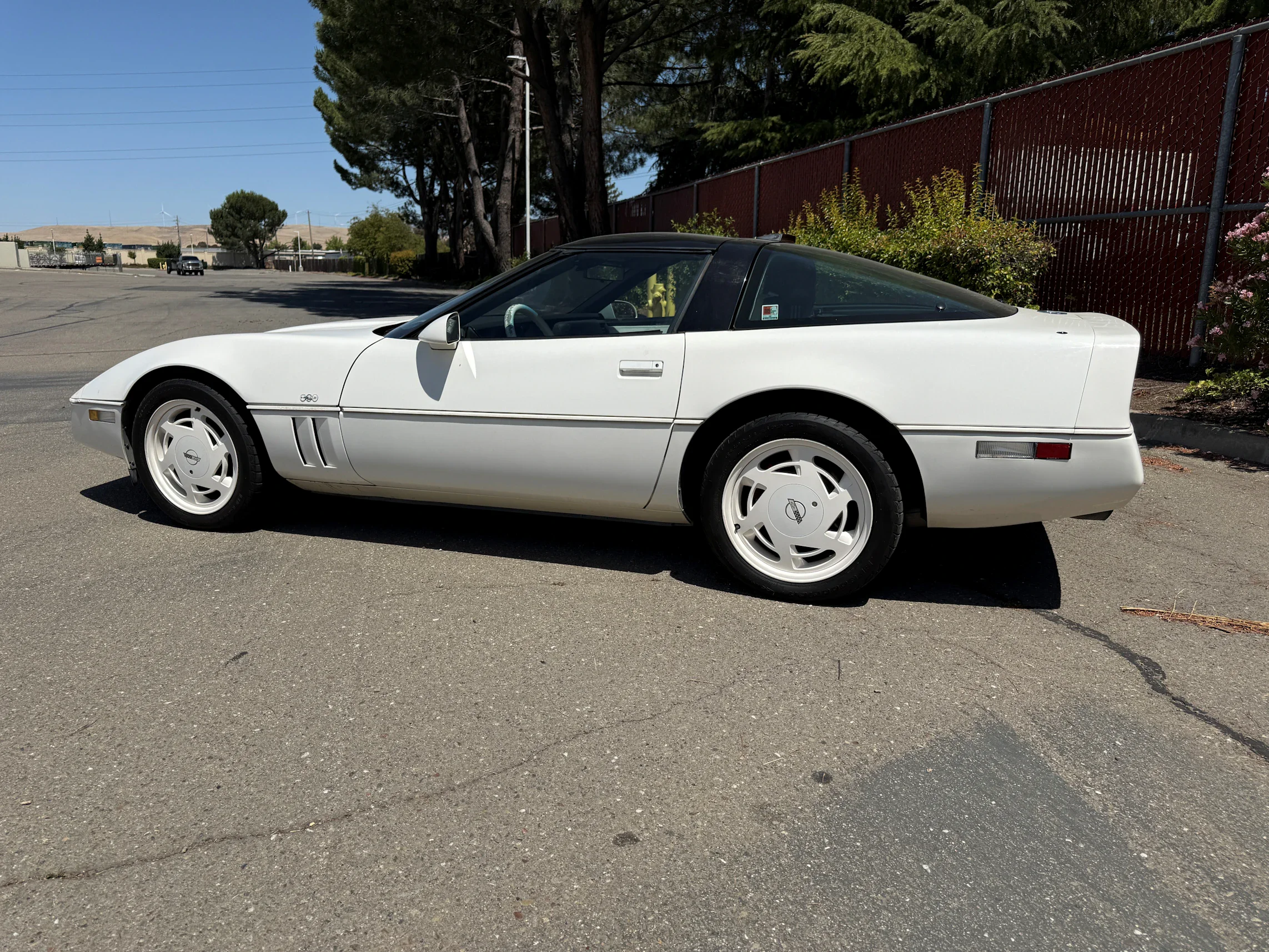 Chevrolet-Corvette-coupe-1988-White-White-1