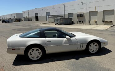 Chevrolet-Corvette-coupe-1988-White-White-2