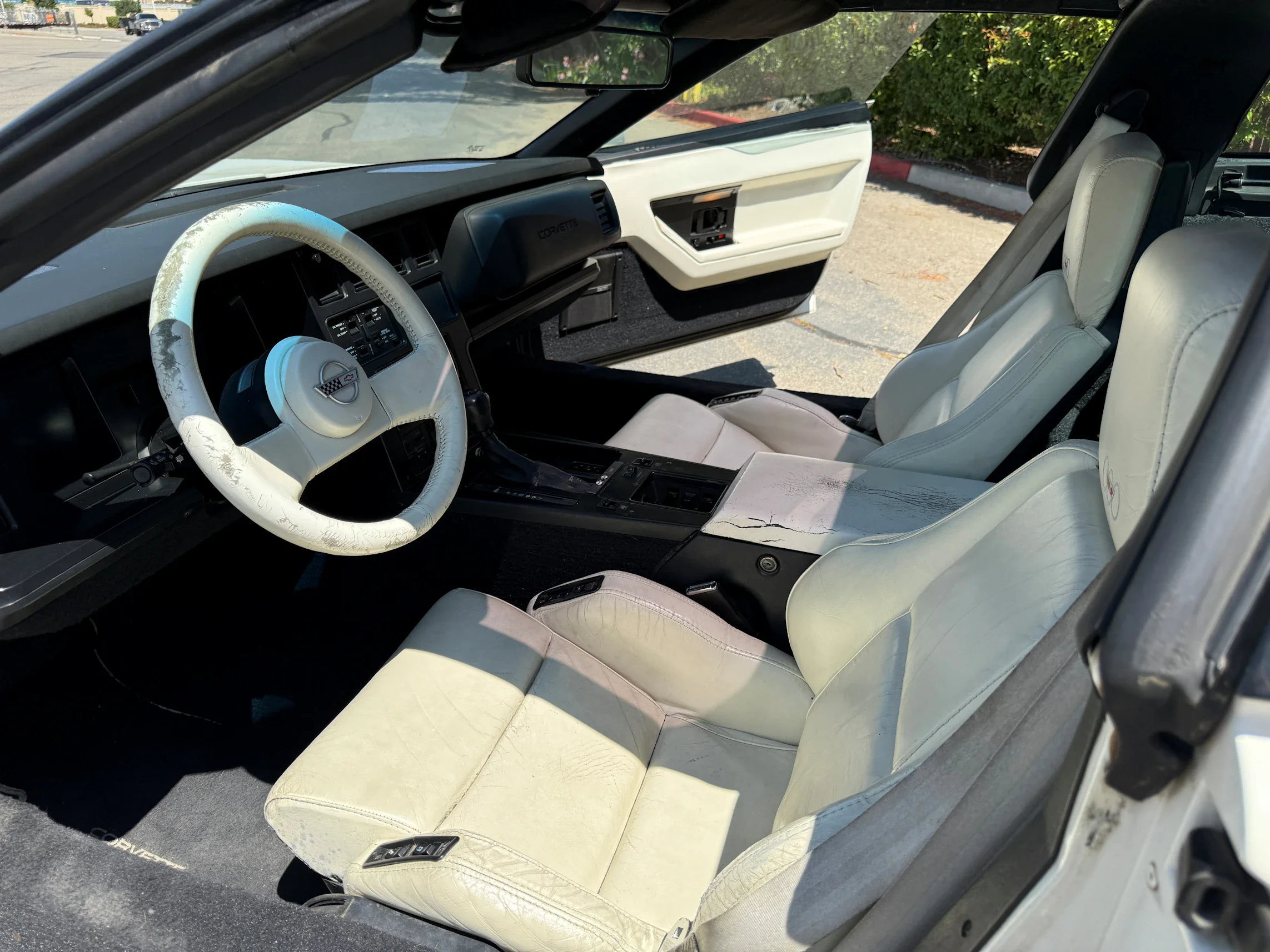 Chevrolet-Corvette-coupe-1988-White-White-21