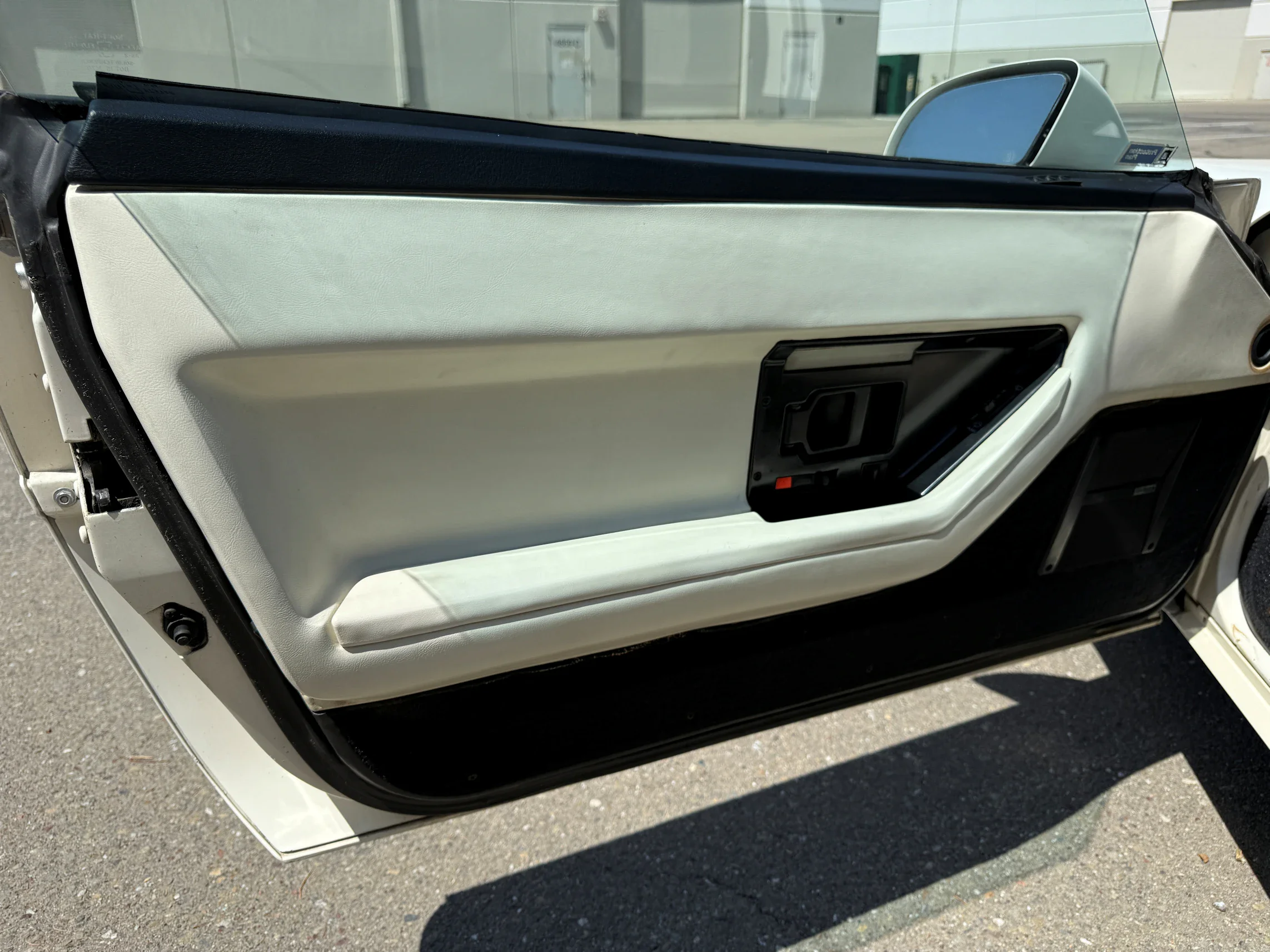 Chevrolet-Corvette-coupe-1988-White-White-27