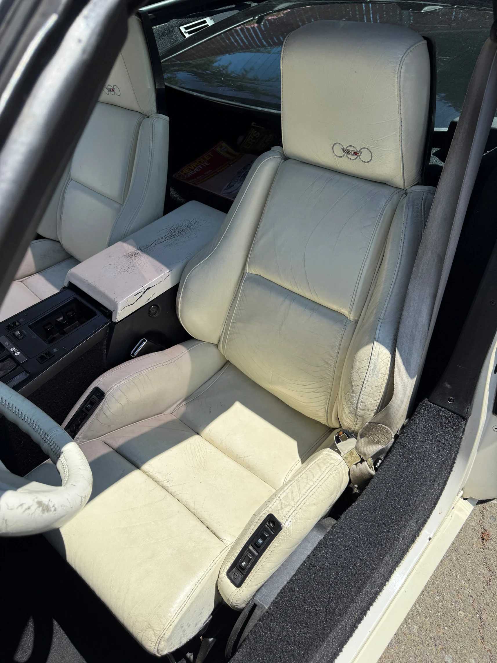 Chevrolet-Corvette-coupe-1988-White-White-28
