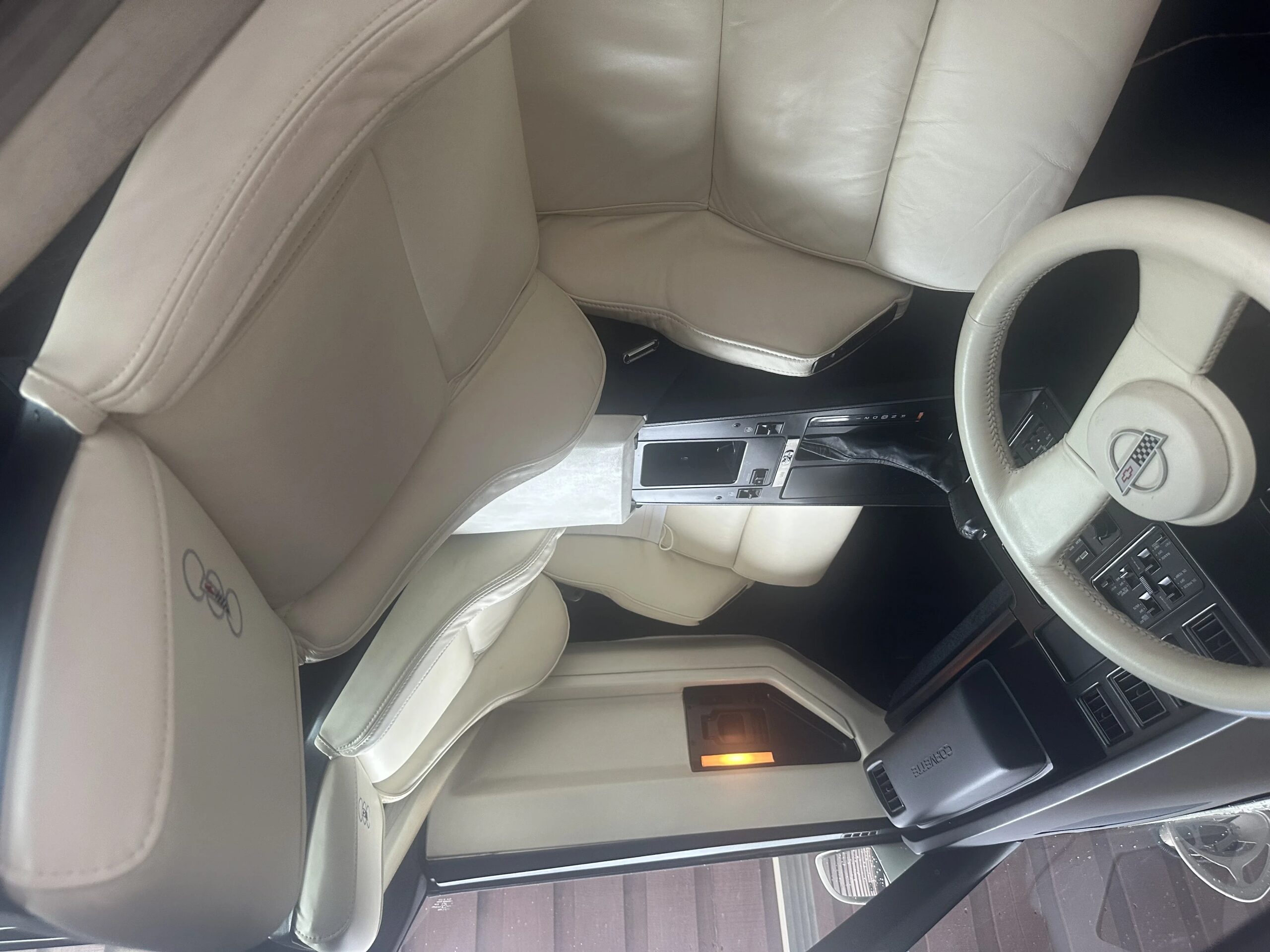 Chevrolet-Corvette-coupe-1988-White-White