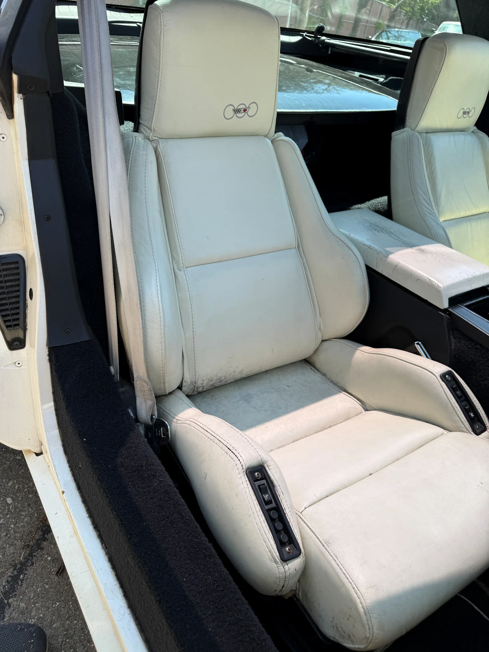 Chevrolet-Corvette-coupe-1988-White-White-9