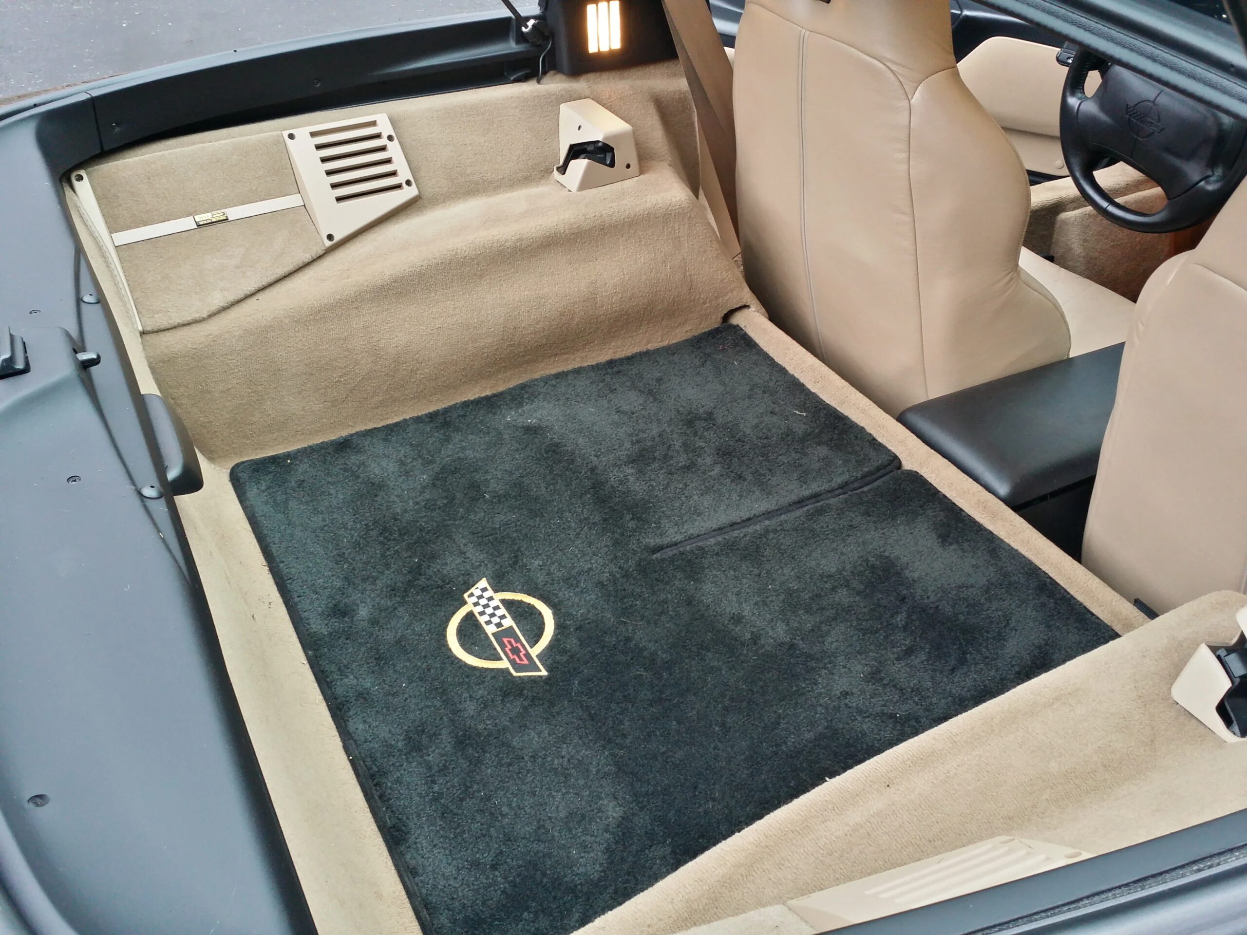 Chevrolet-Corvette-coupe-1994-Green-Tan-8