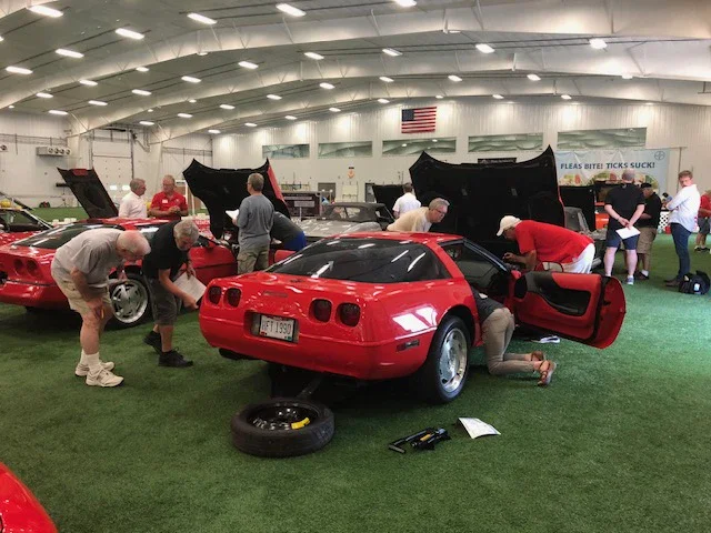 Chevrolet-Corvette-coupe-1995-Red-Black-3