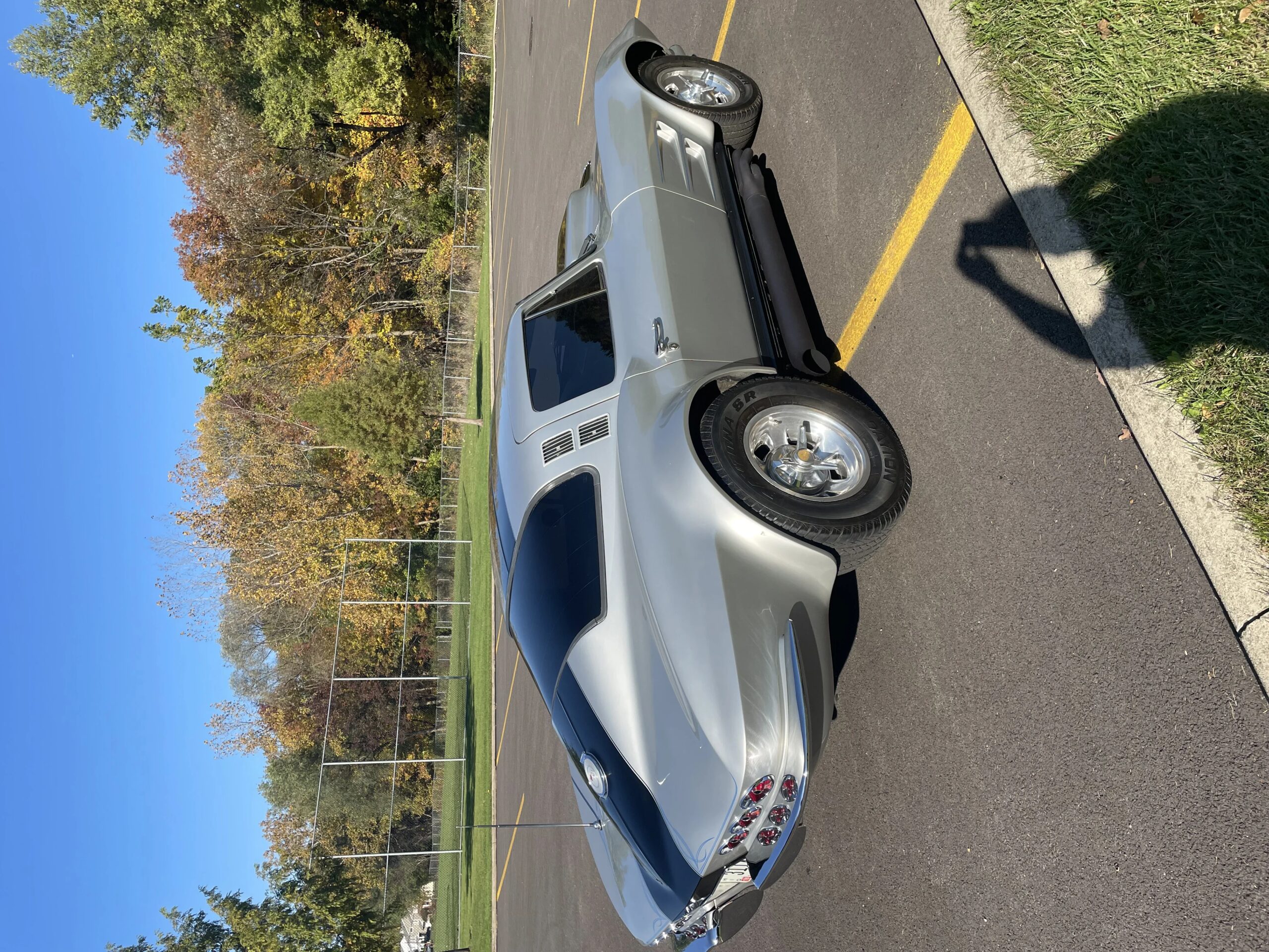 Chevrolet-Corvette-stingray-1964-Gray-Black-1
