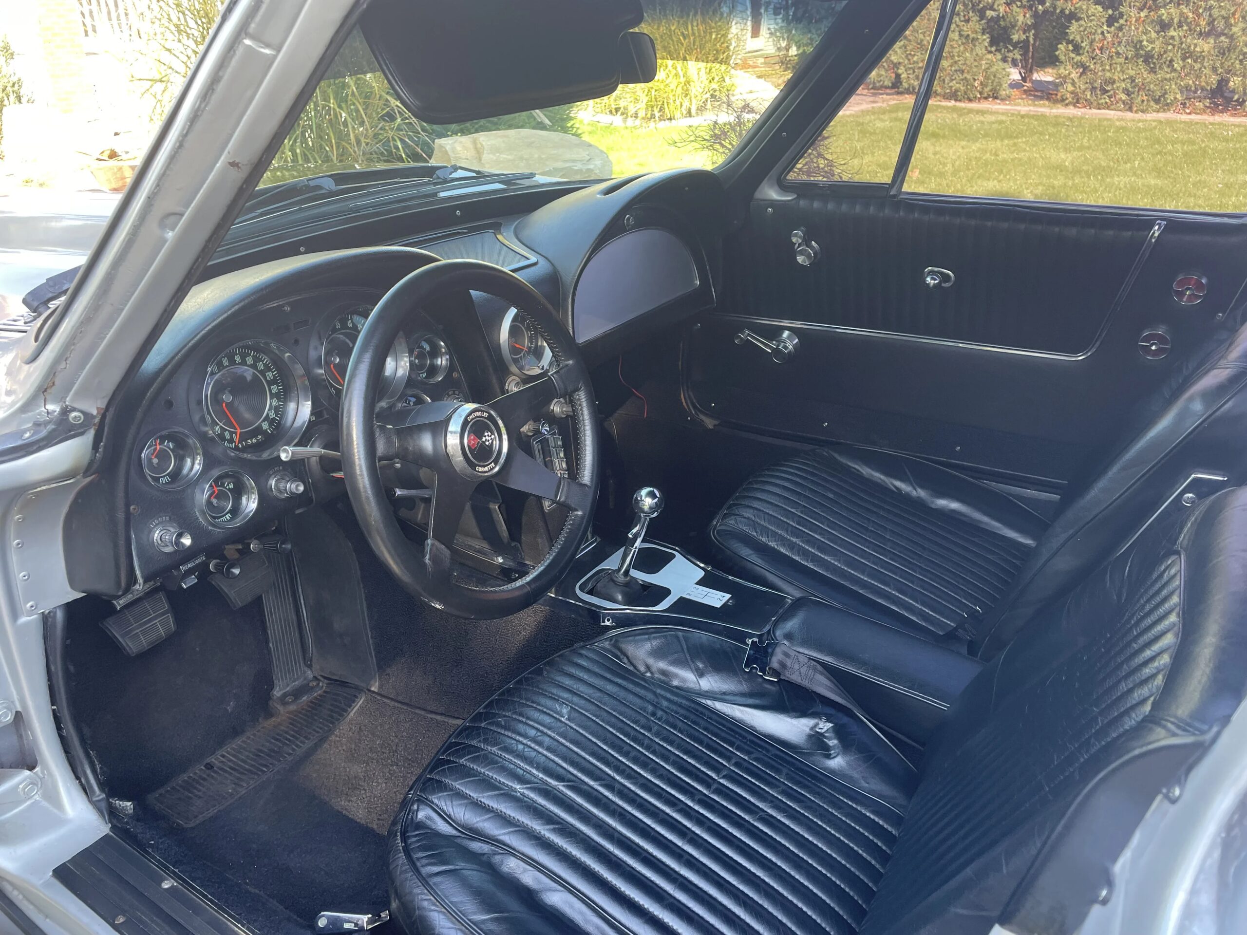 Chevrolet-Corvette-stingray-1964-Gray-Black-10
