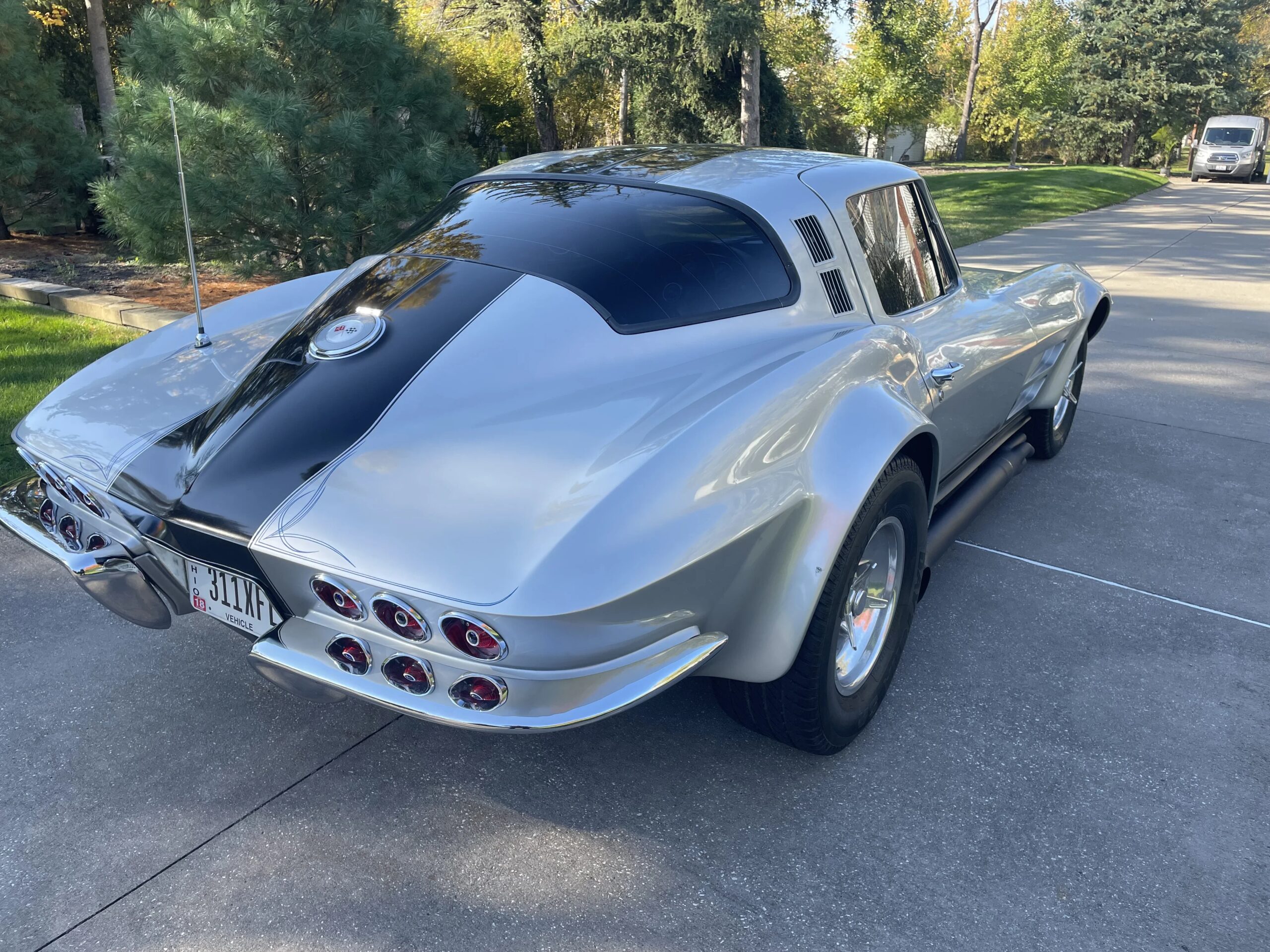 Chevrolet-Corvette-stingray-1964-Gray-Black-2